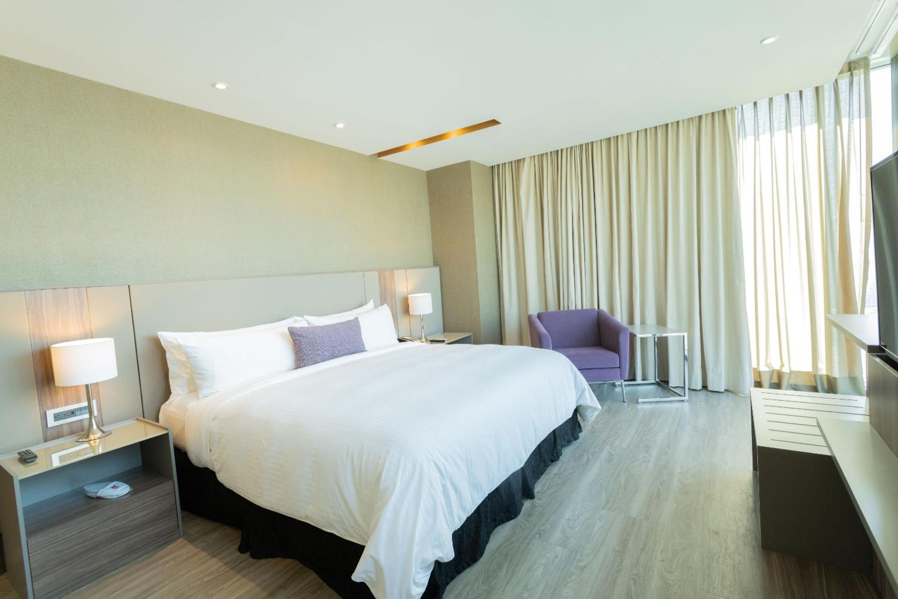 Superior King Suite