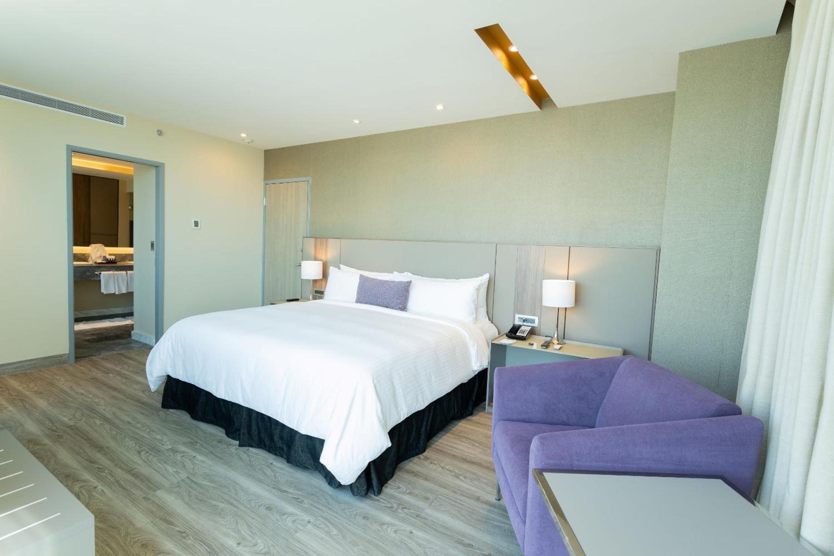 Superior King Suite