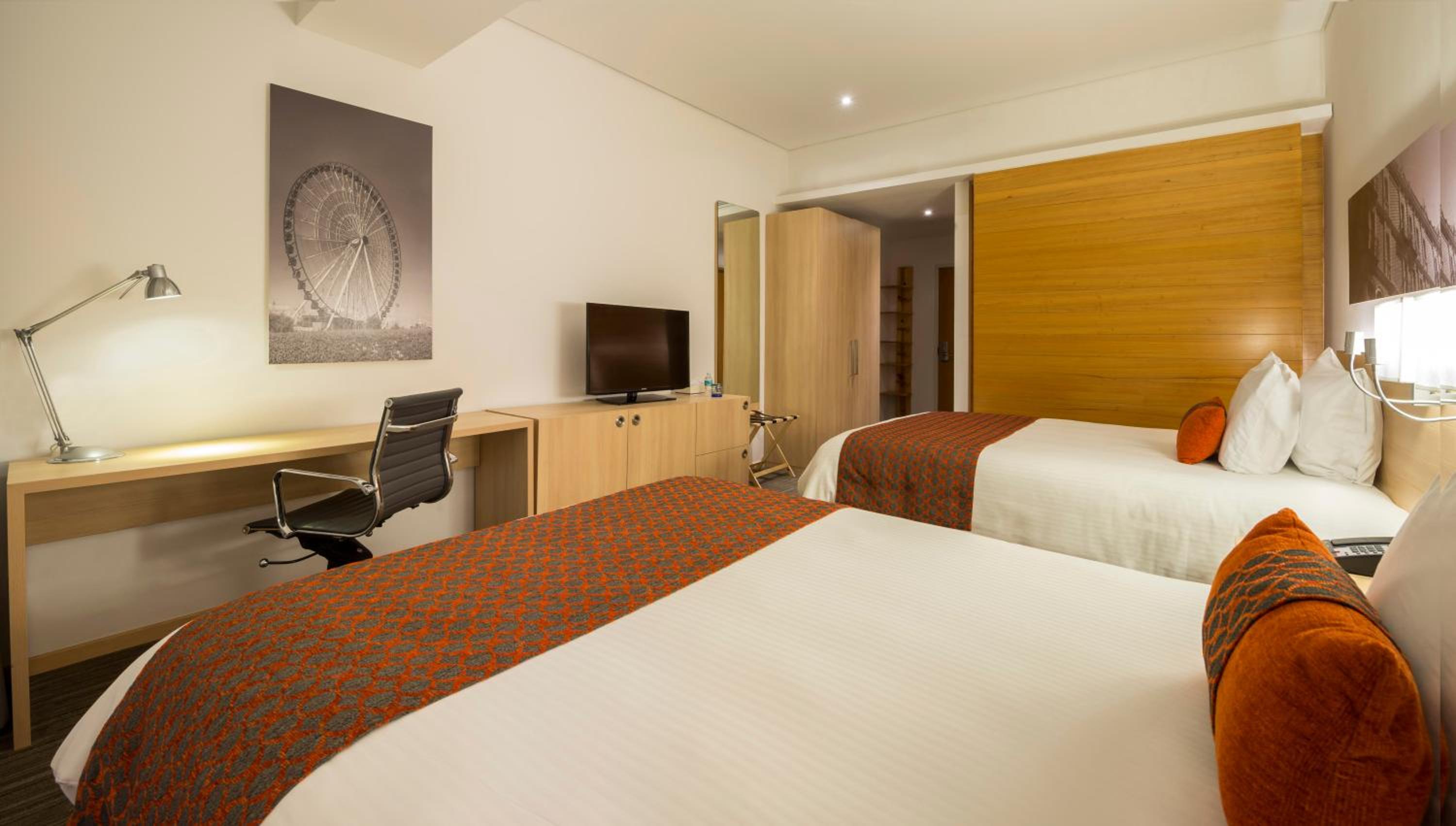 Deluxe Two Beds ND - Photo 2