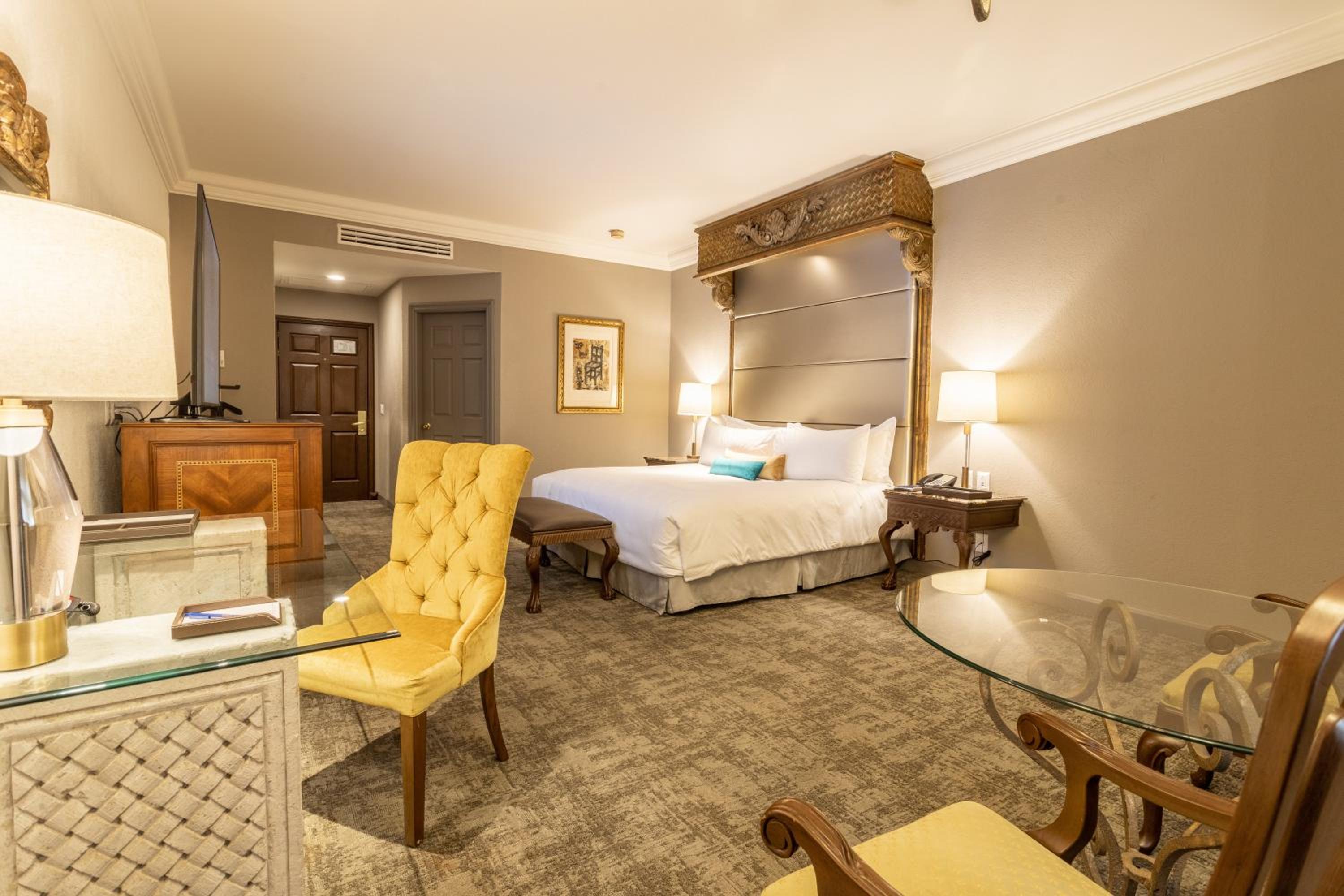 Master Suite King  - Photo 5