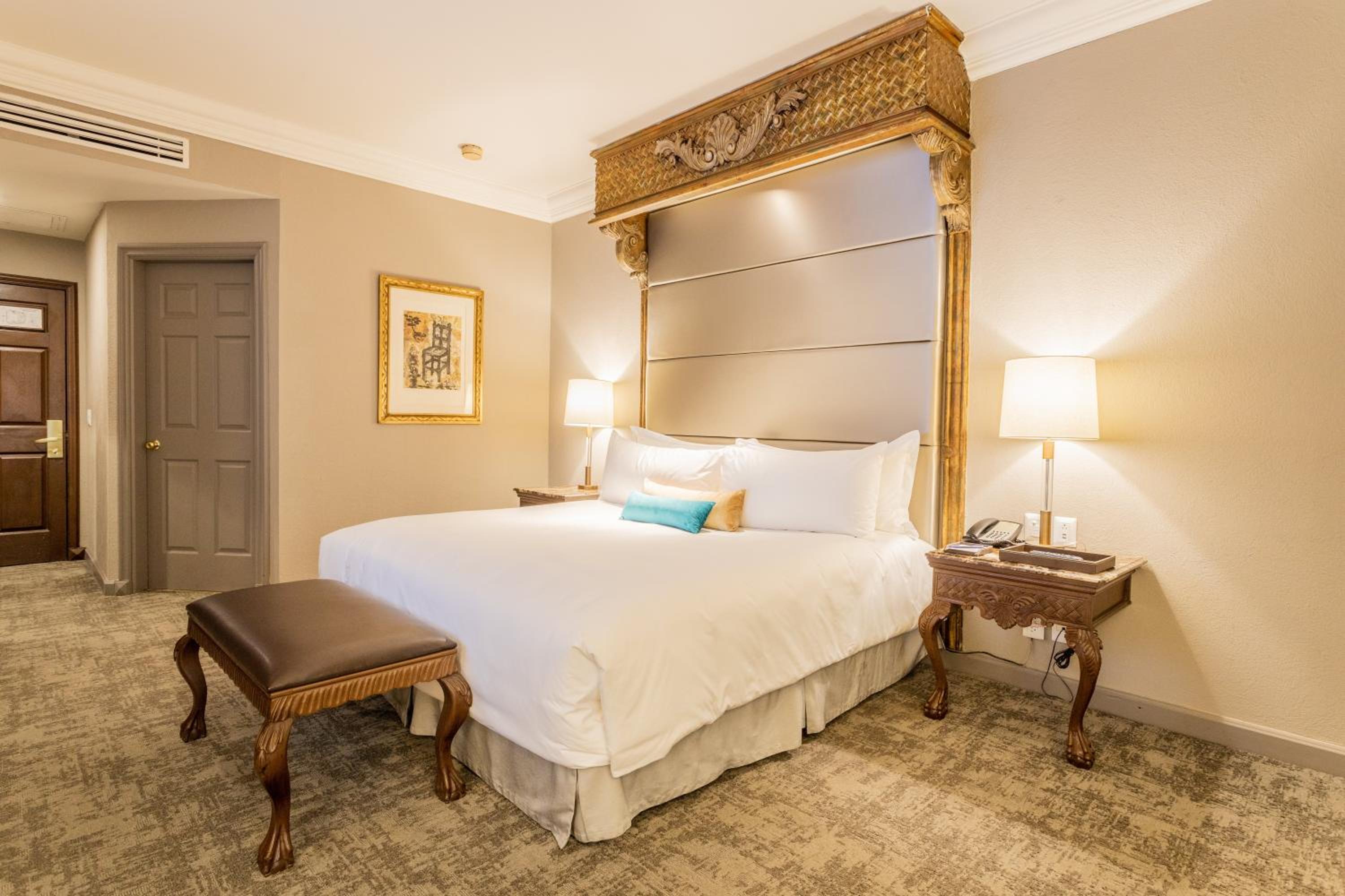 Master Suite King  - Photo 6
