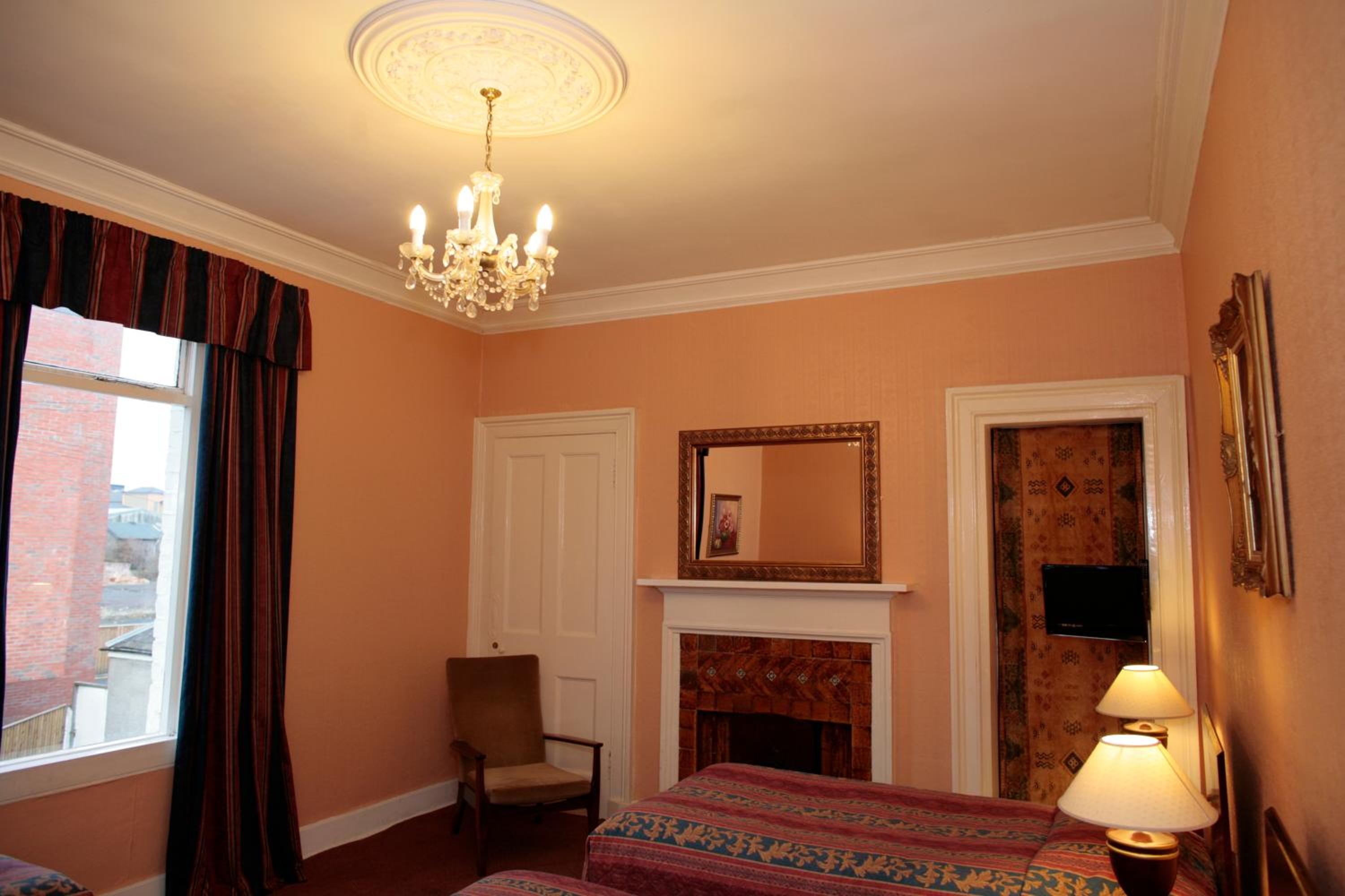 Family Room with ensuite - Photo 3