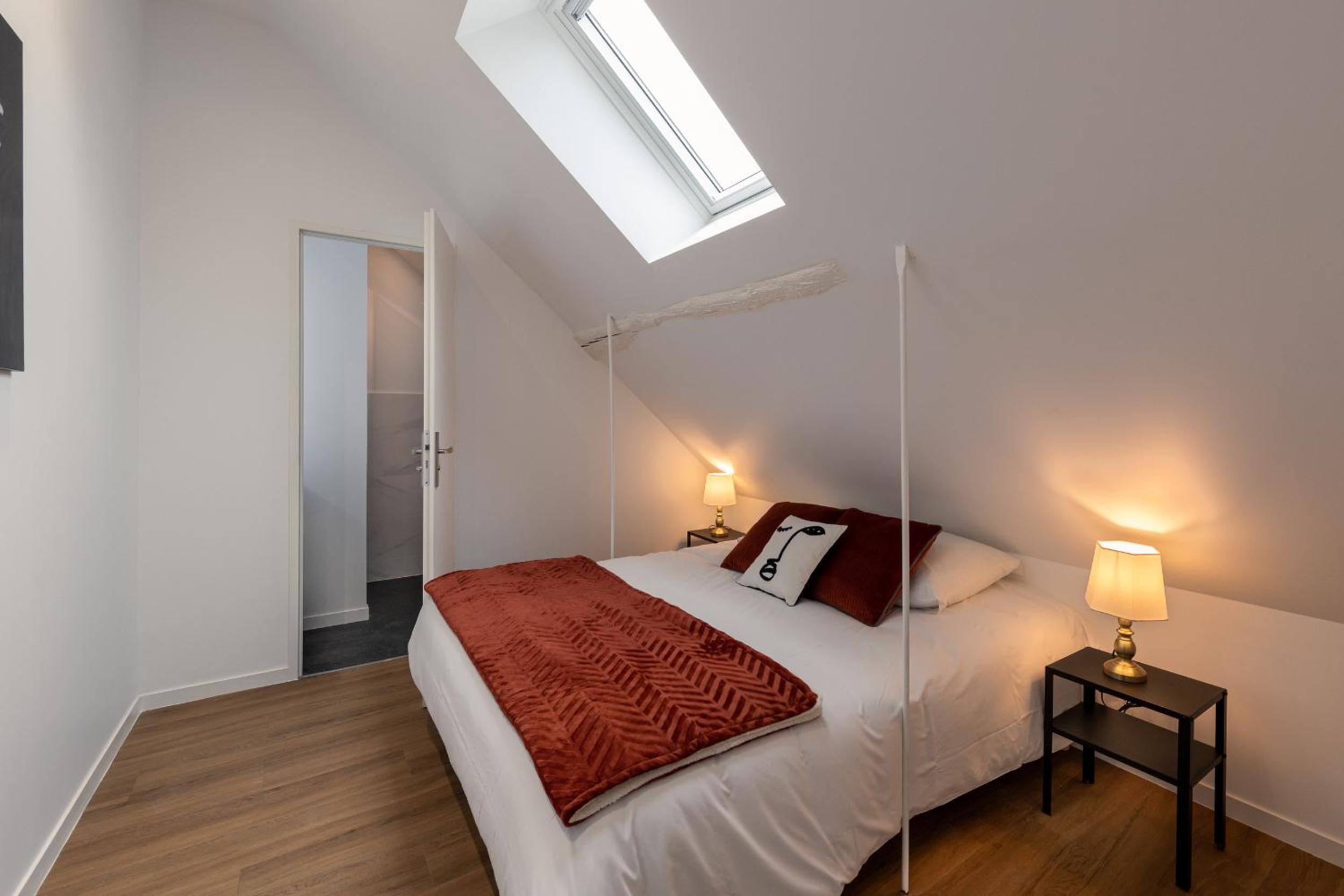 One-Bedroom Apartment - Photo 1