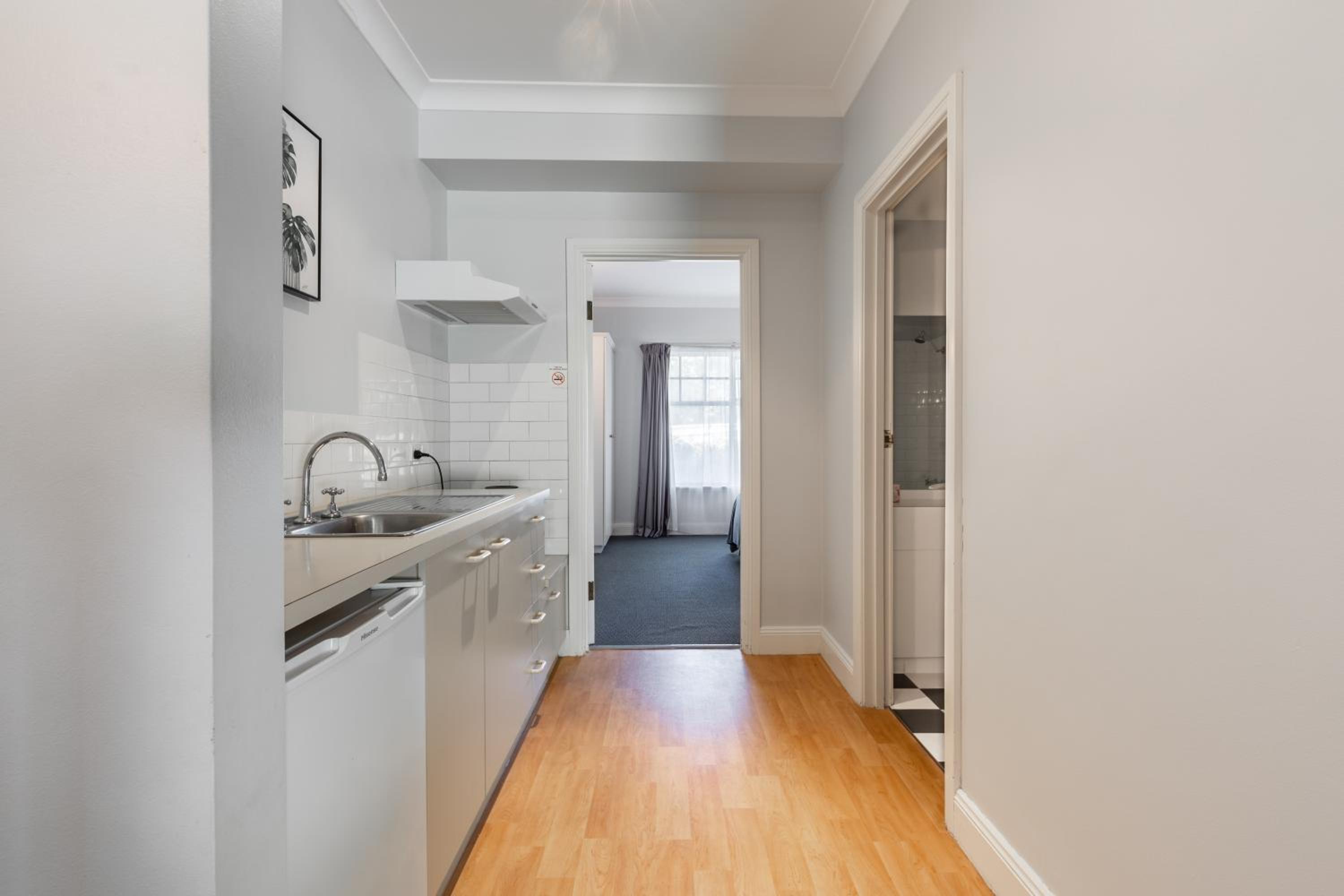 One-Bedroom Apartment - Photo 6