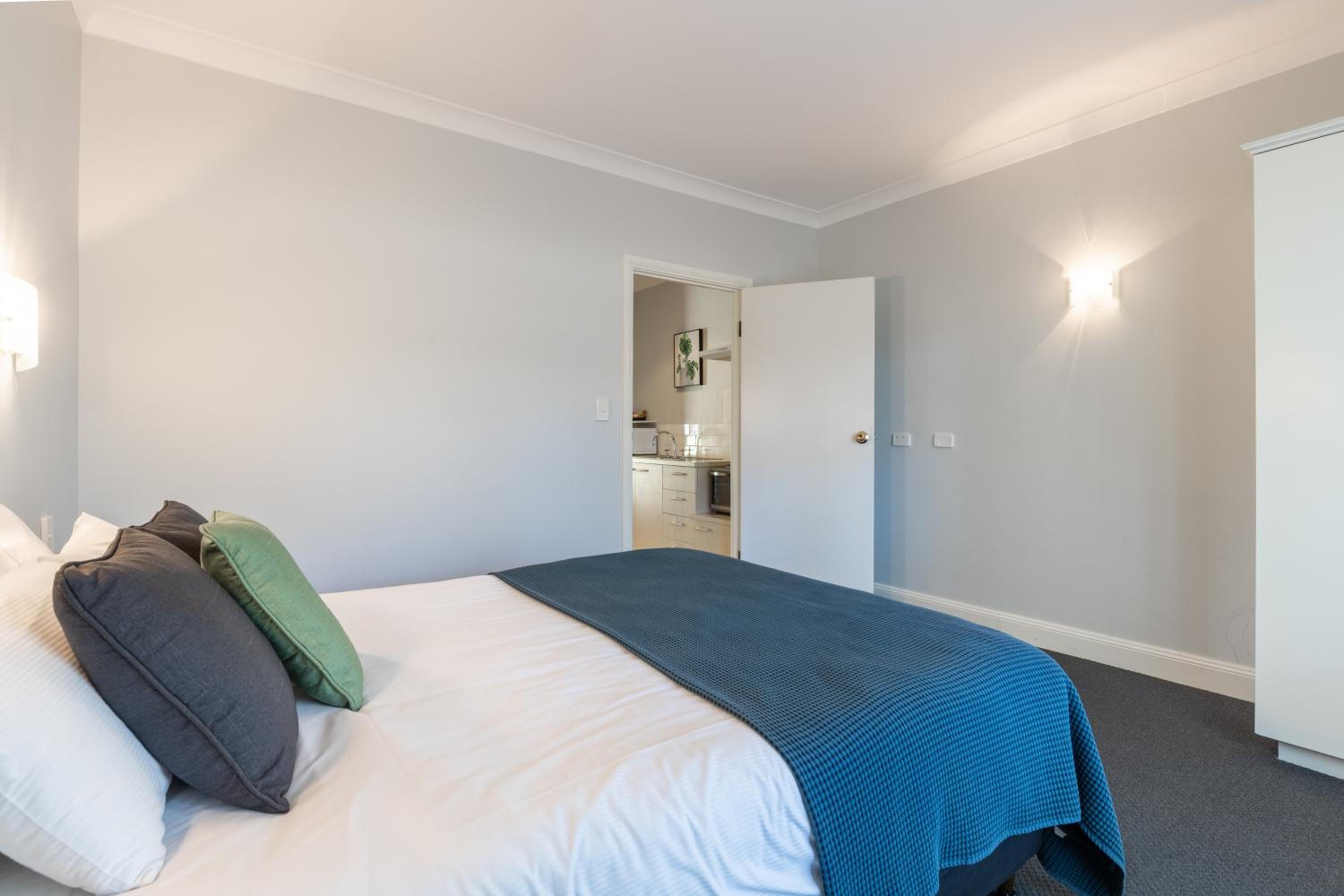 One-Bedroom Apartment - Photo 4