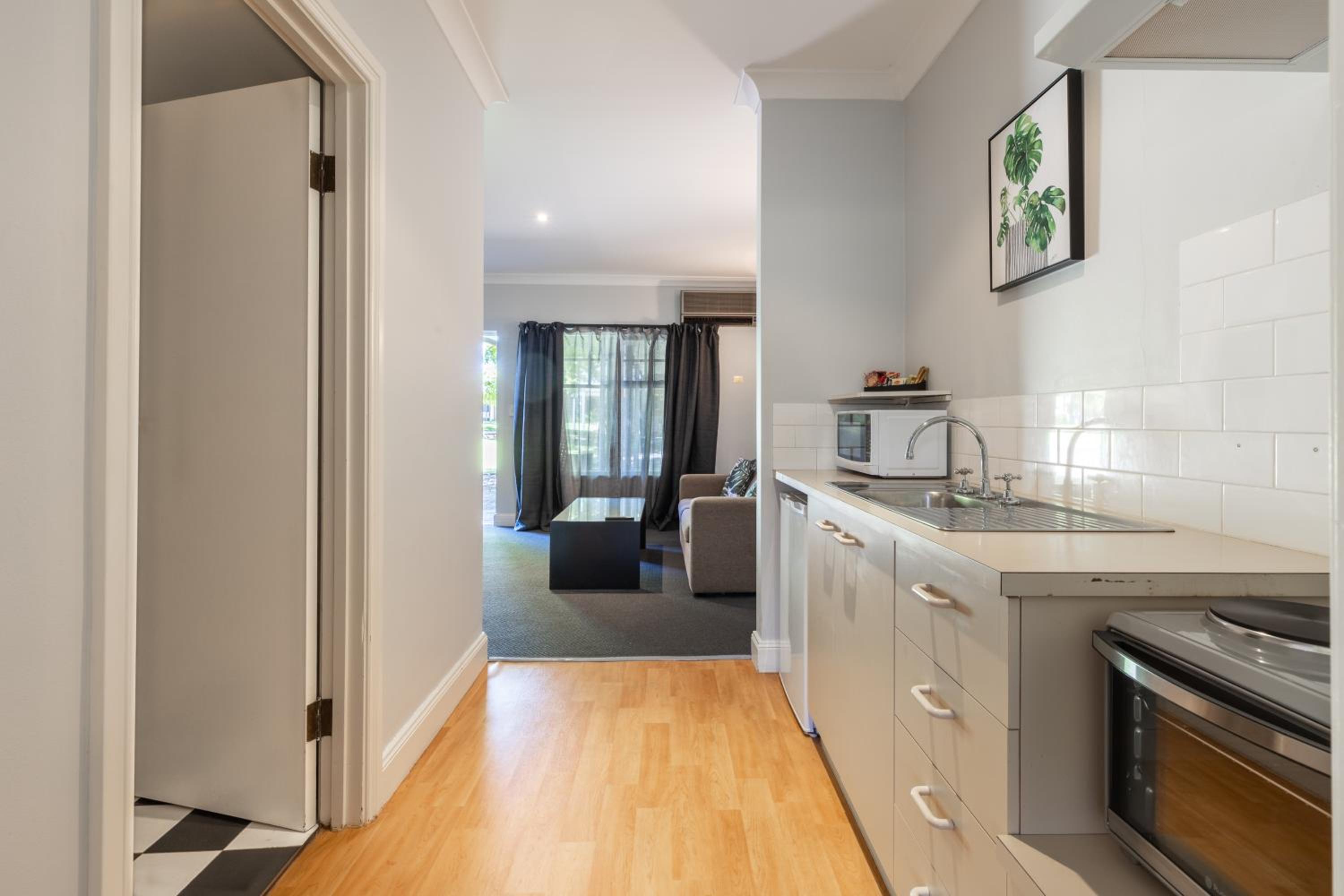 One-Bedroom Apartment - Photo 7