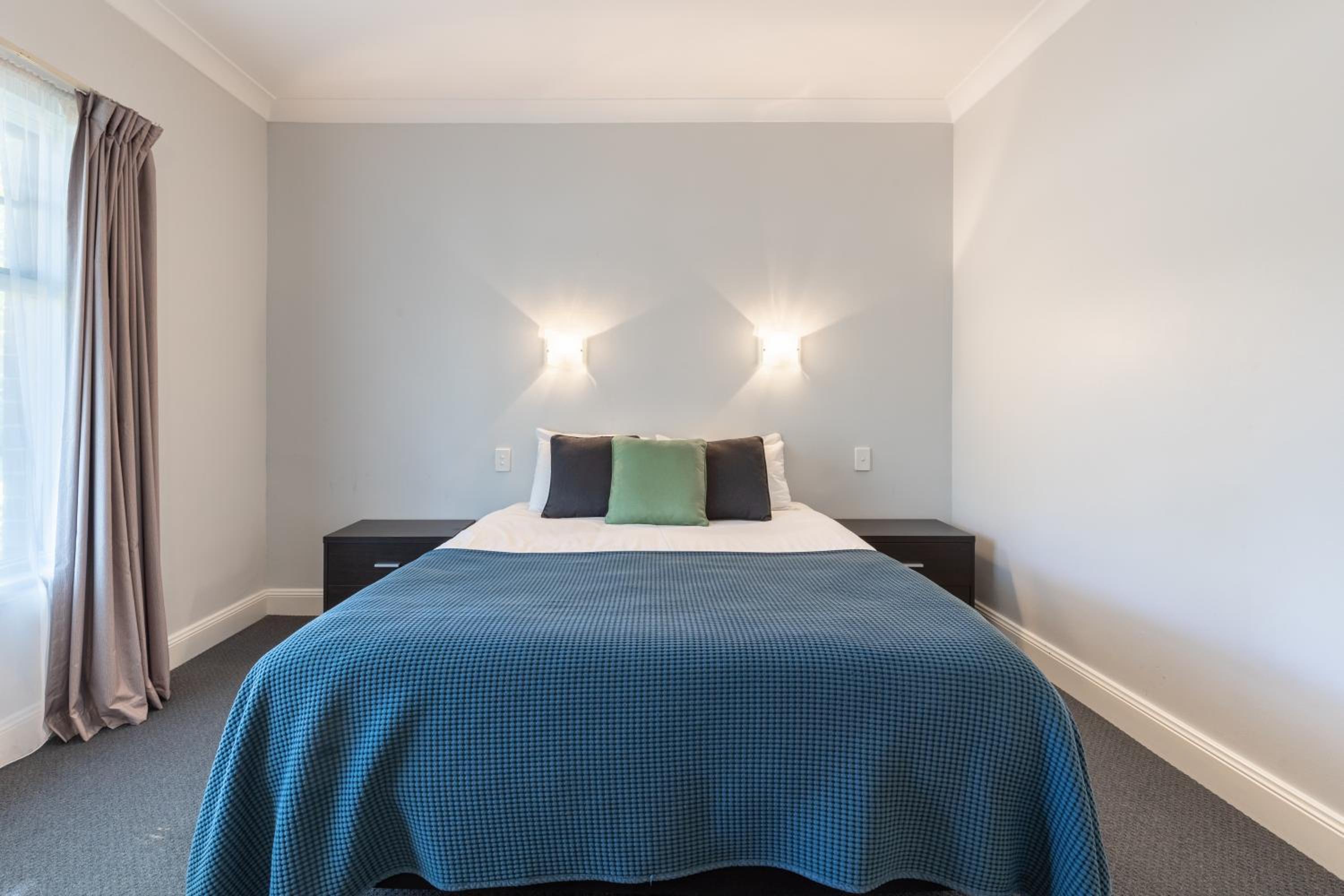 One-Bedroom Apartment - Photo 3