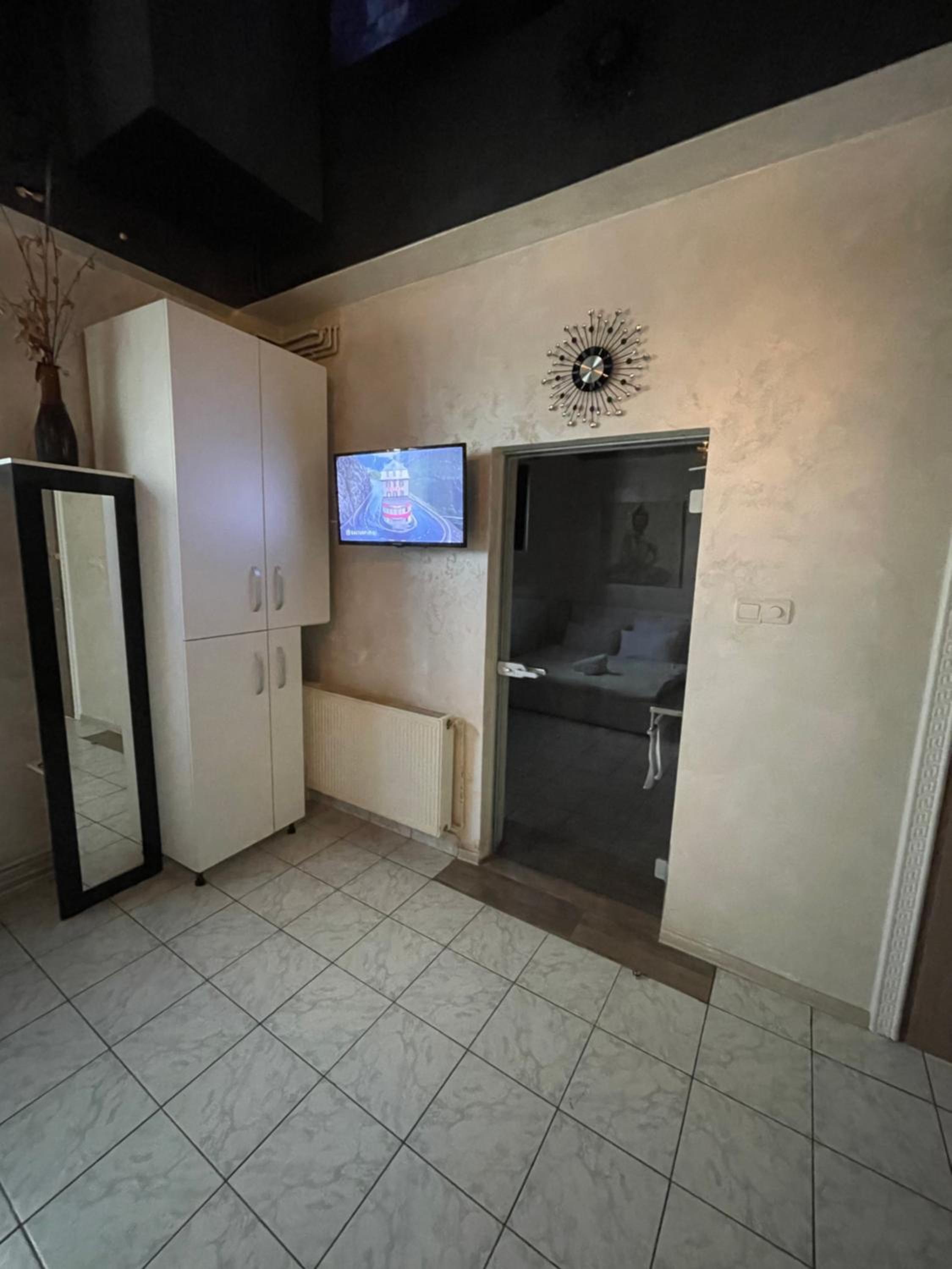 King Room with Spa Bath - Photo 6