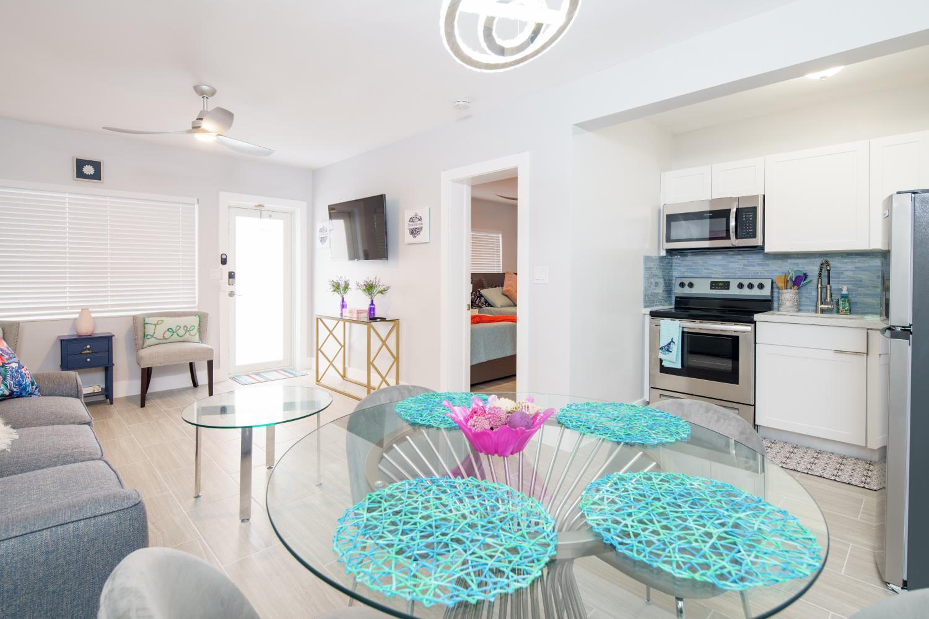 Deluxe Queen Suite