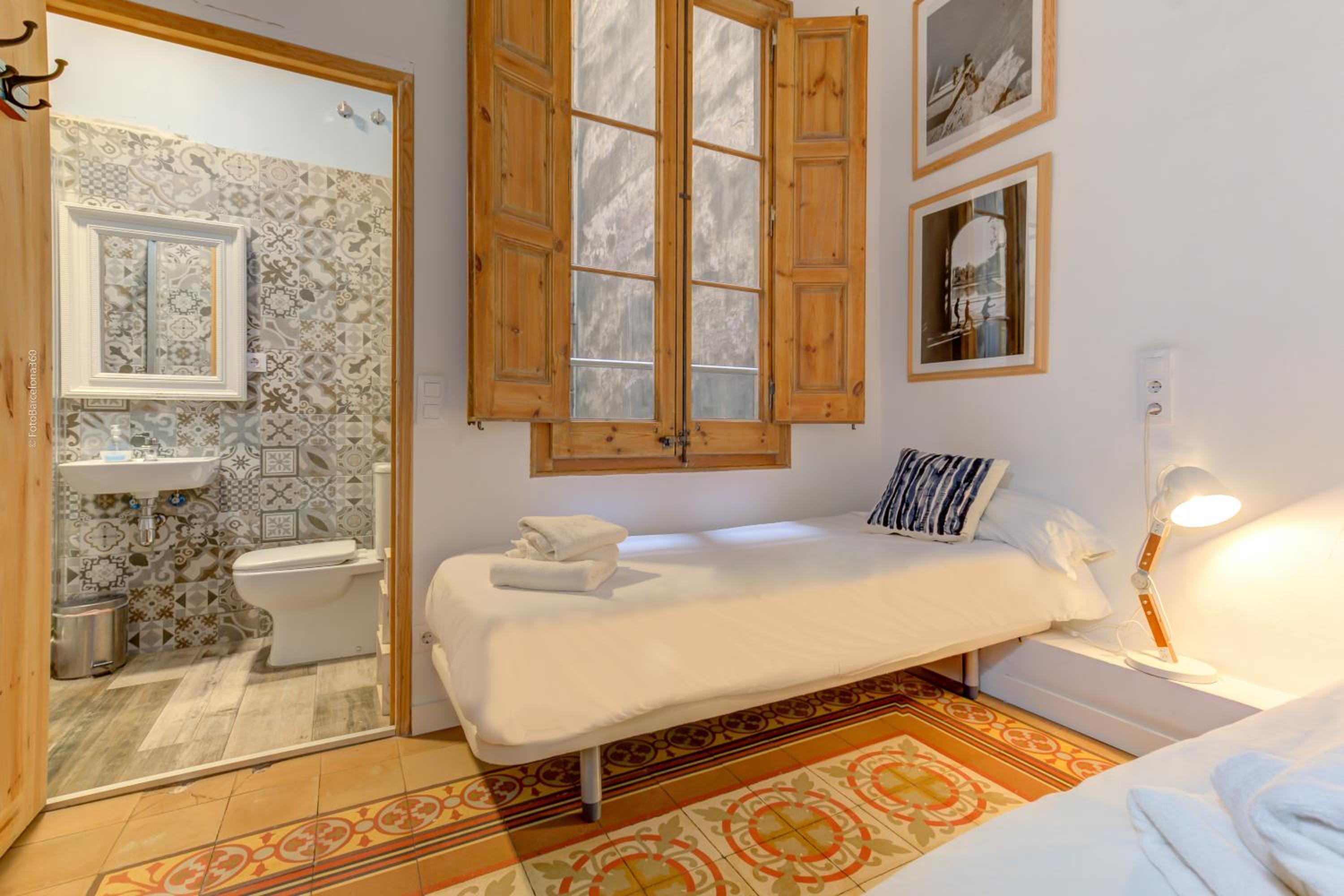 Twin Room with Private External Bathroom photo 2