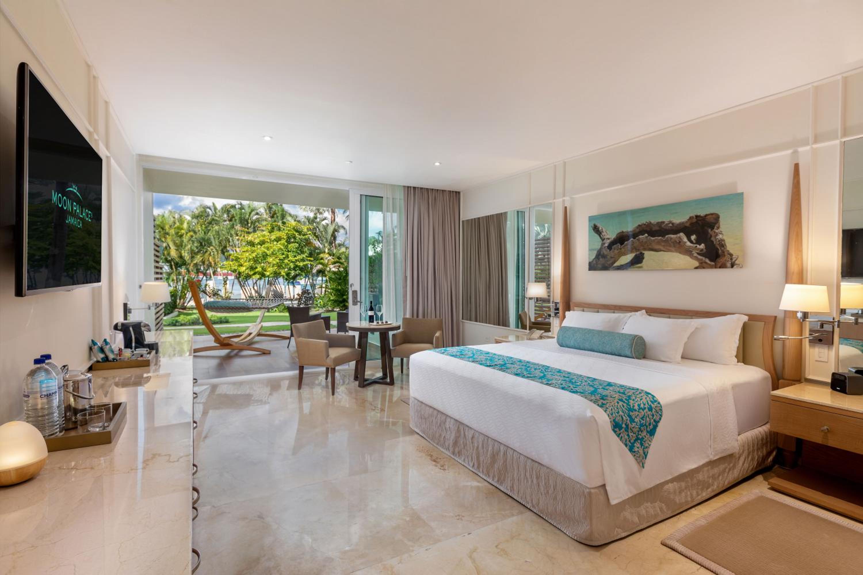 Superior Walk Out Suite Ocean View - Kids & Teens Free