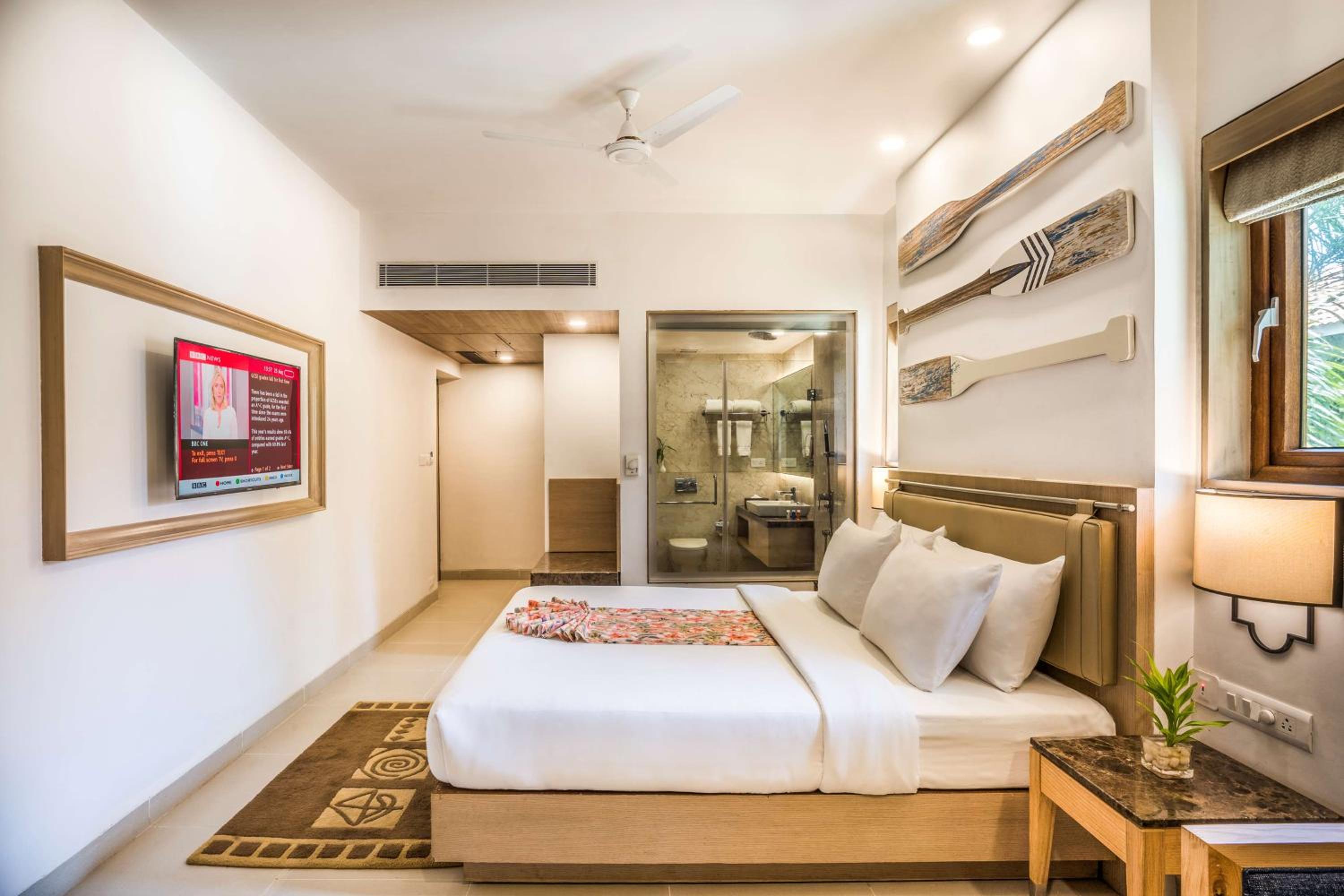 Deluxe Room - Beer on arrival, Happy Hours (7-9 PM)  - INR 500 Credit for Food & Soft Beverages per room per stay photo 1