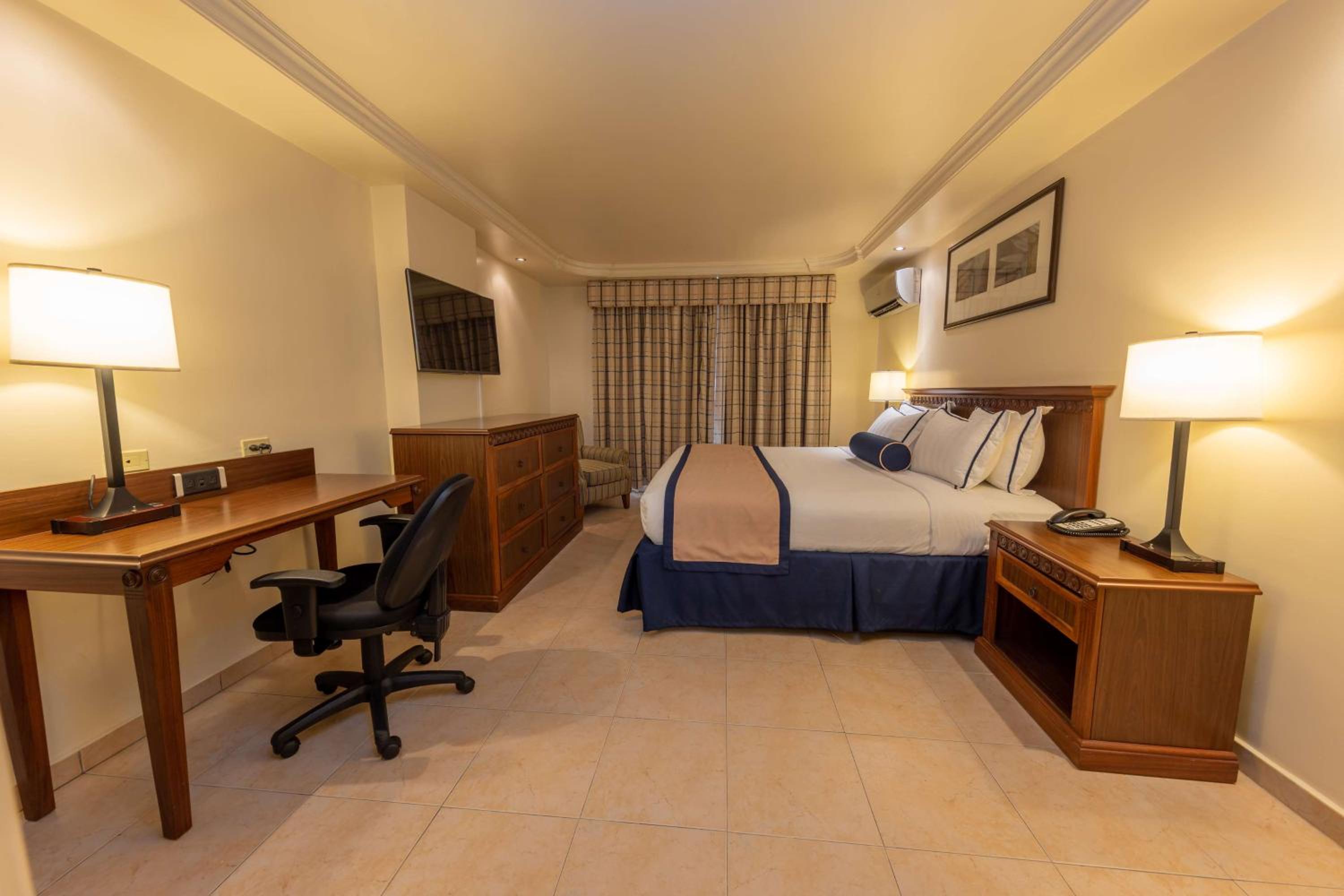 Standard Queen Room