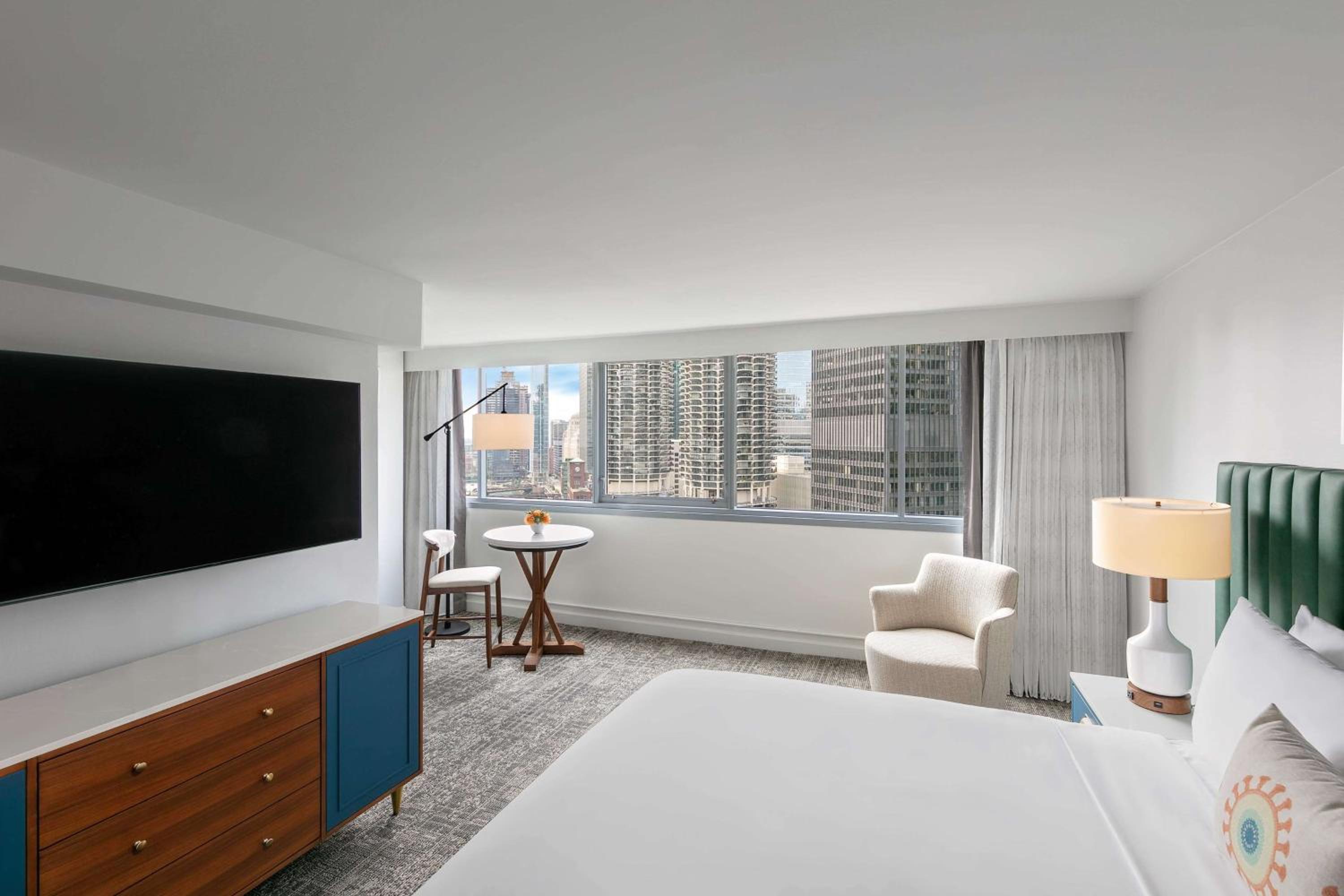 Junior Suite with One King Bed (Non Smoking)