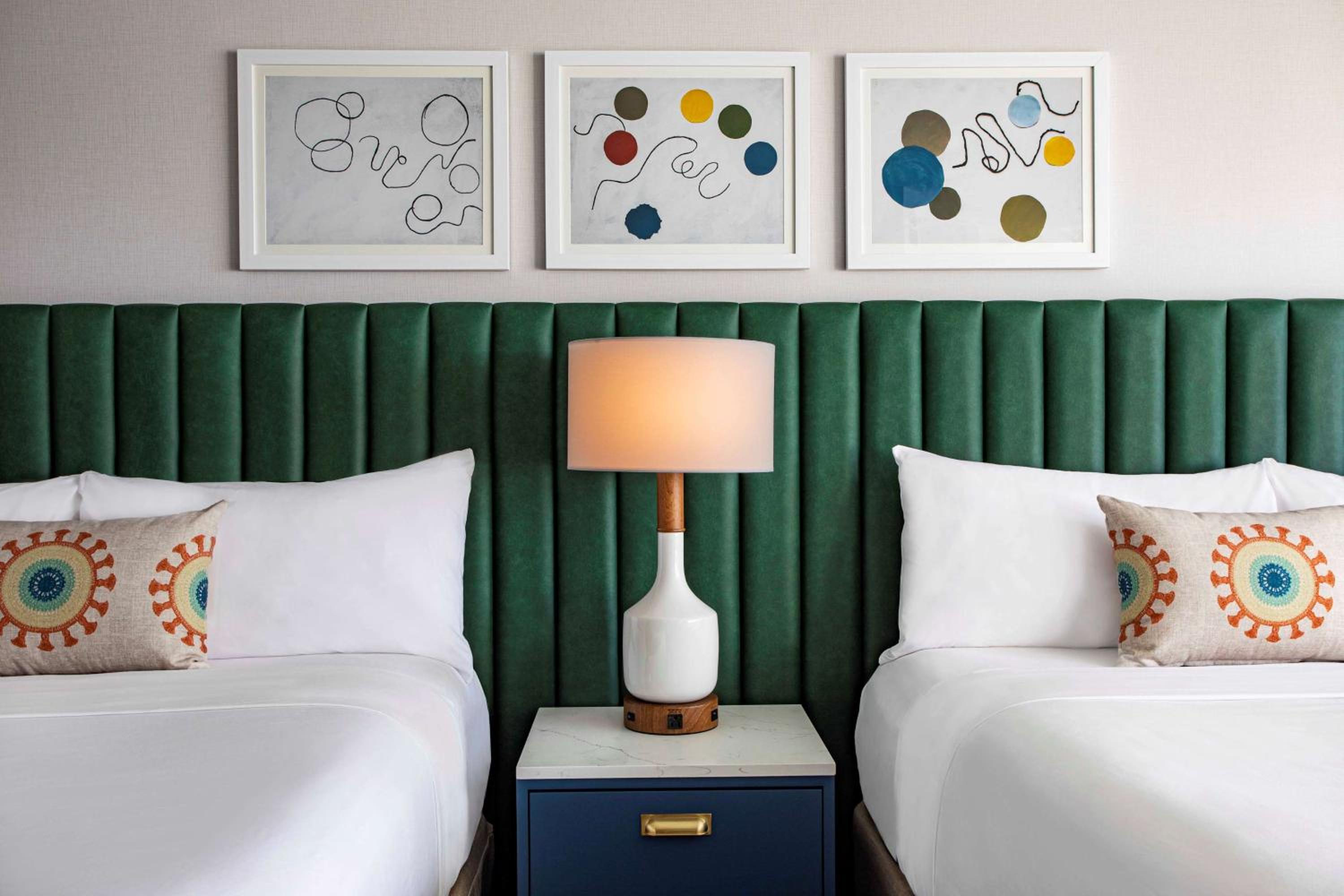 Deluxe Queen Room with Two Queen Beds (Non Smoking) (Accessible)