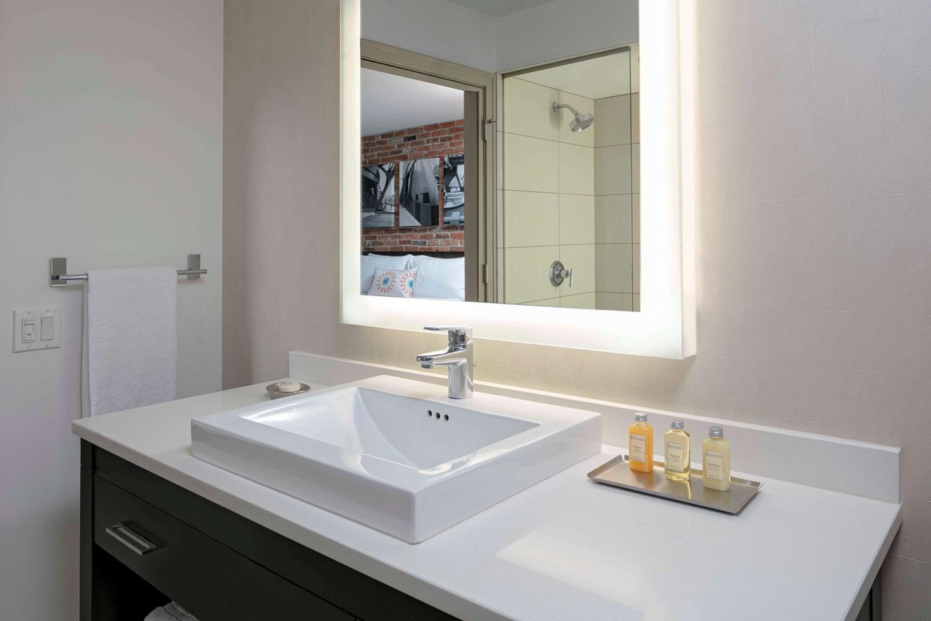 One-Bedroom Lasalle Suite - Hearing Accessible