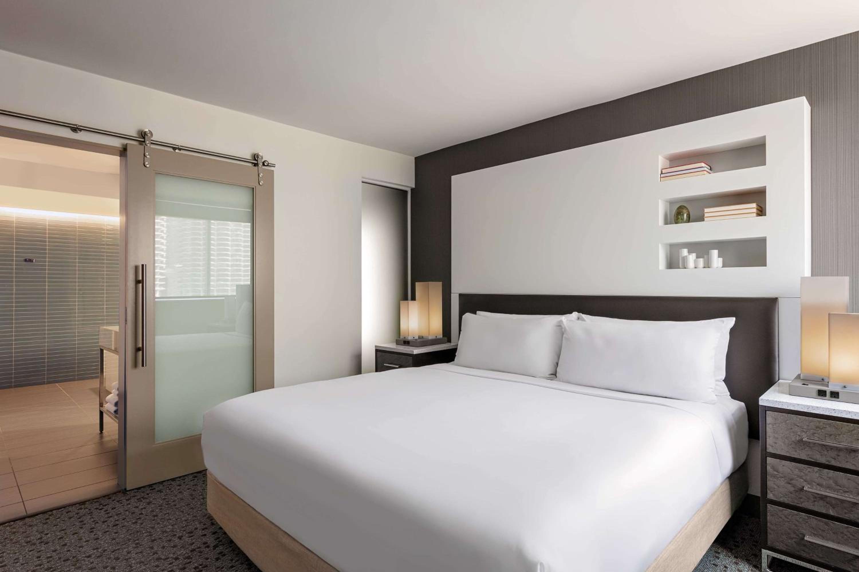 One Bedroom State Suite - King