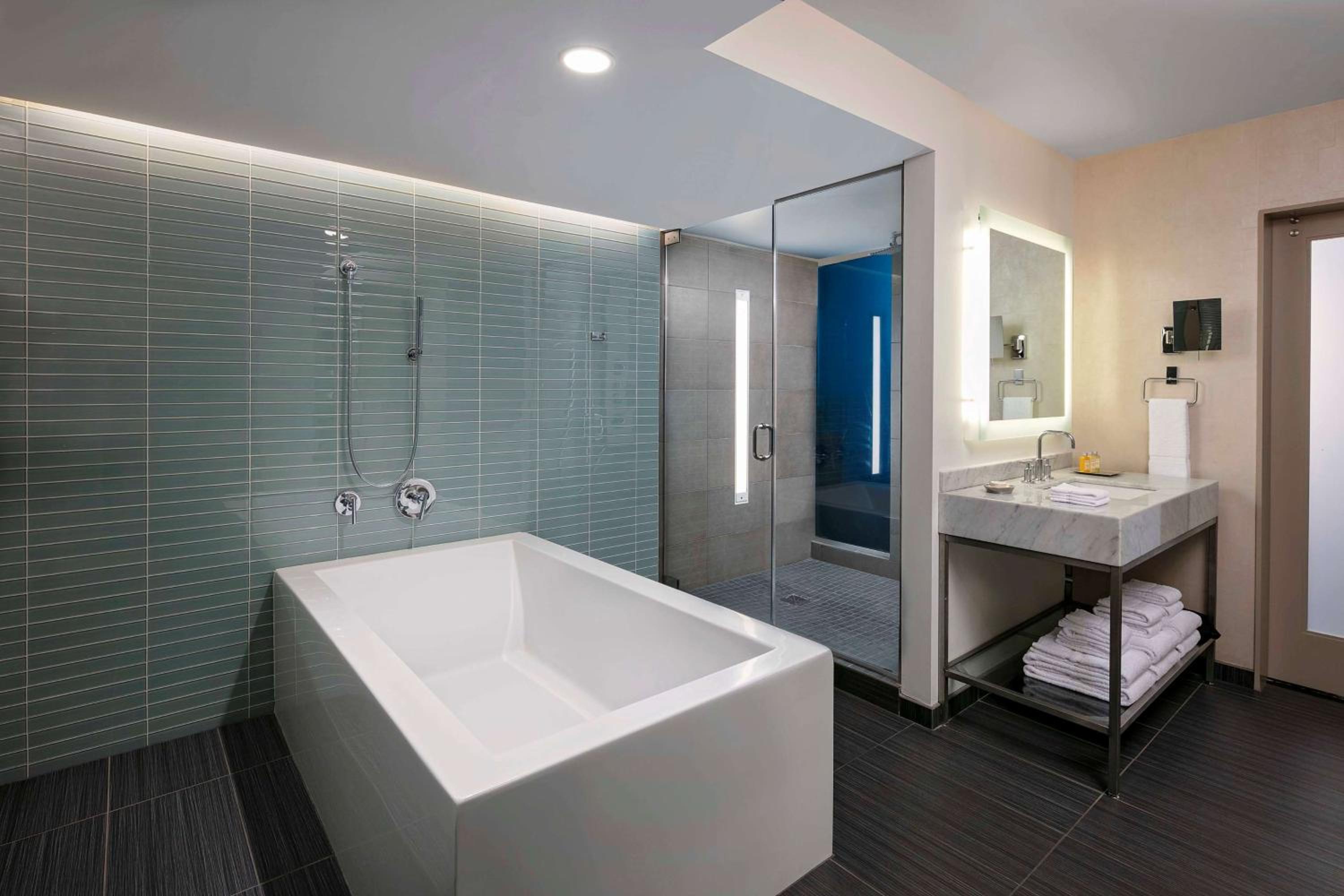 One Bedroom State Suite Hearing Accessible