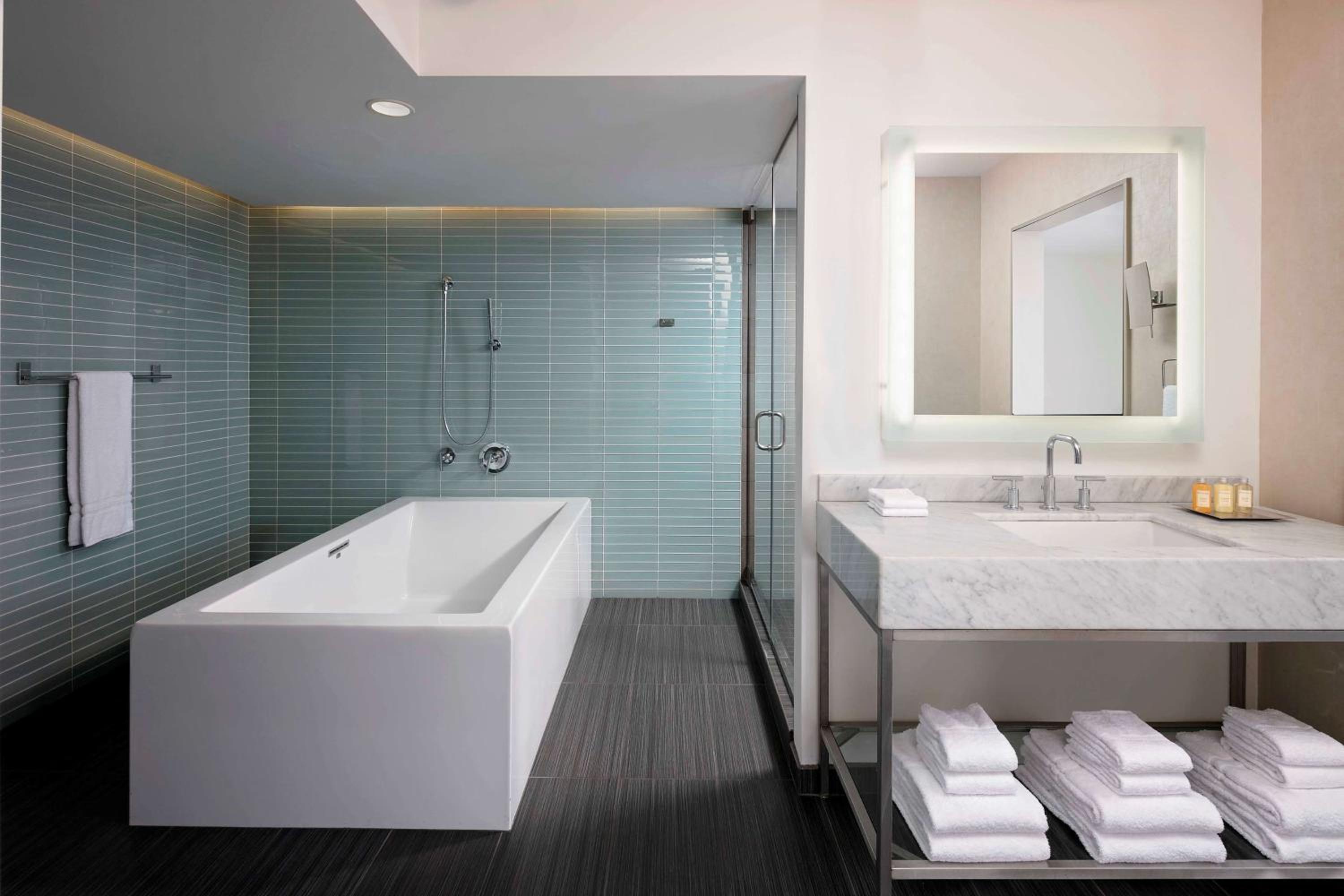One Bedroom State Suite Hearing Accessible thumbnail 5
