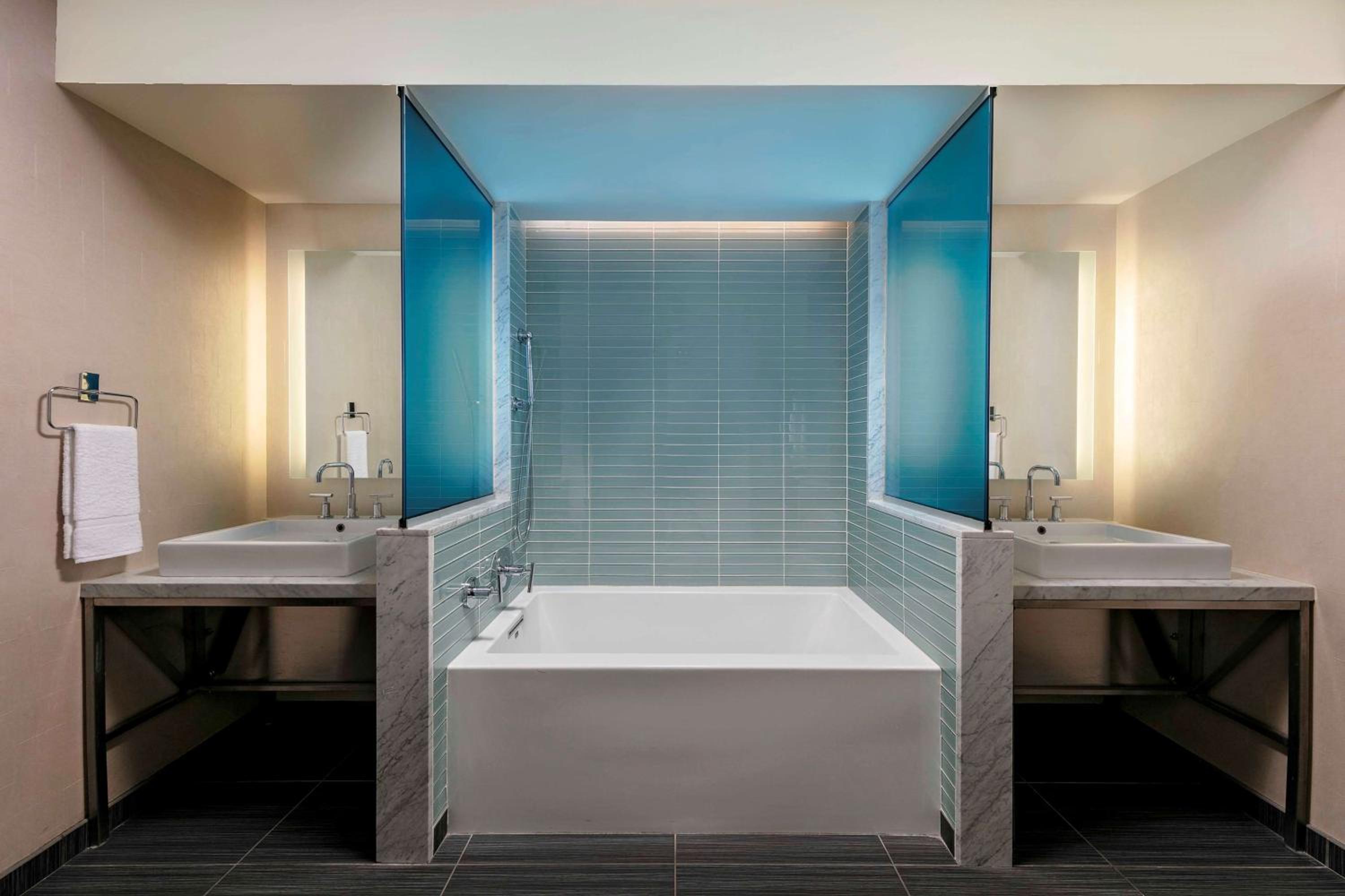 Two-Bedroom King Suite -Mobility Accessible with Roll-In Shower thumbnail 5