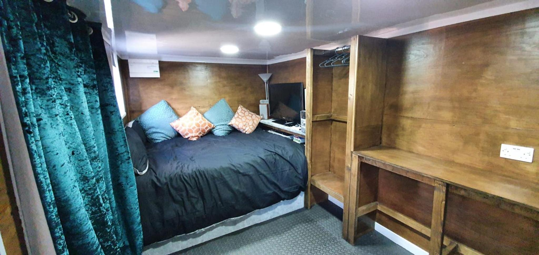 One-Bedroom Apartment - Photo 1