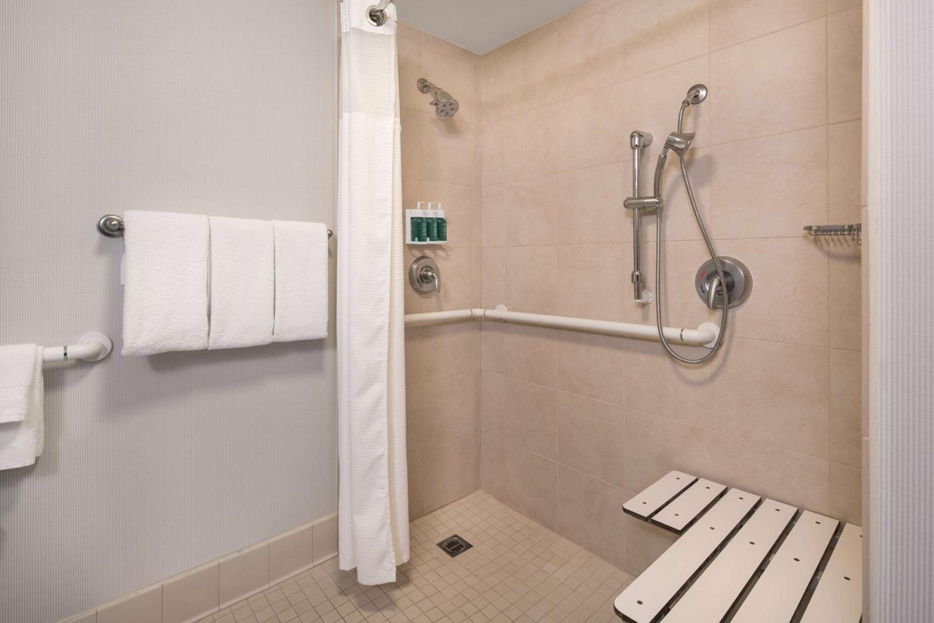 Guestroom Two Queens-Hearing Accessible  - Photo 5
