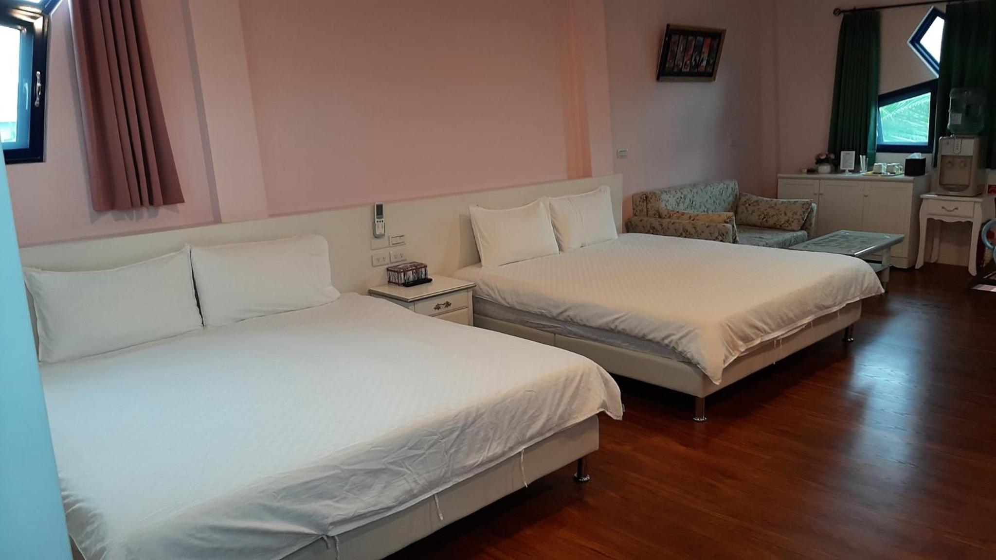 Queen Room With Two Queen Beds photo 1
