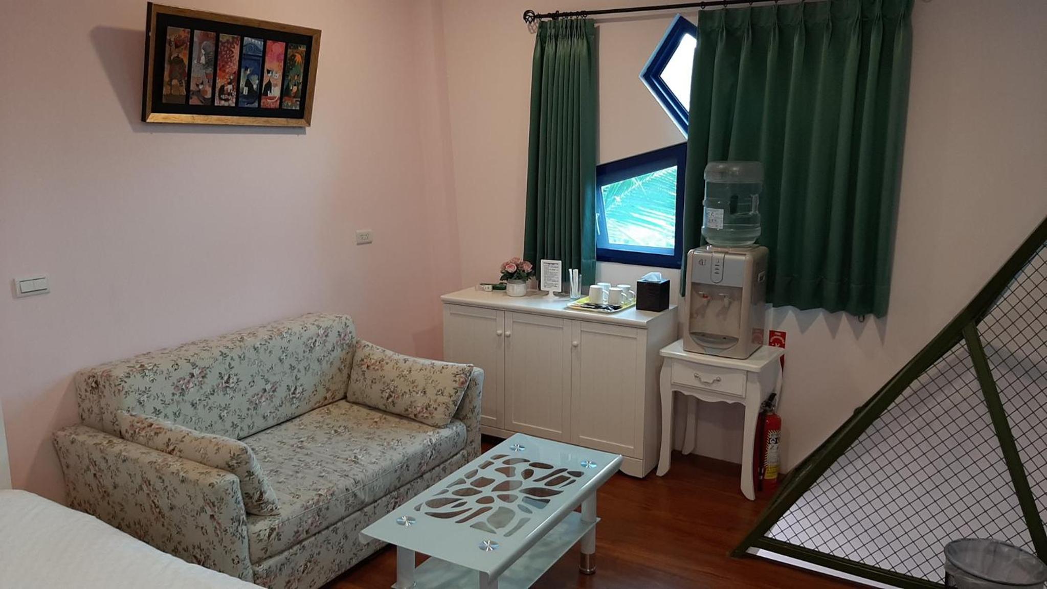 Queen Room With Two Queen Beds photo 3
