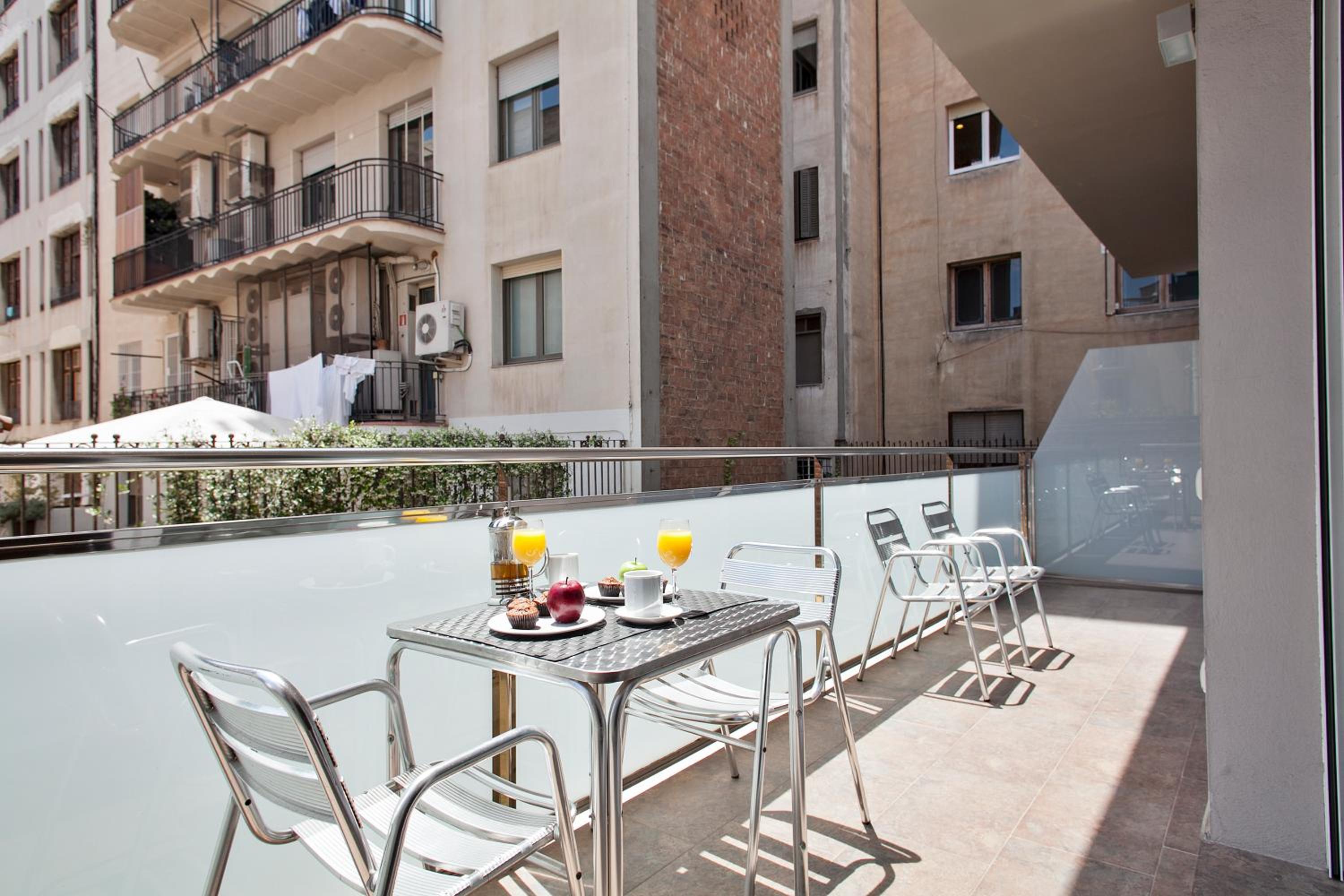 One-Bedroom Apartment with Terrace photo 2