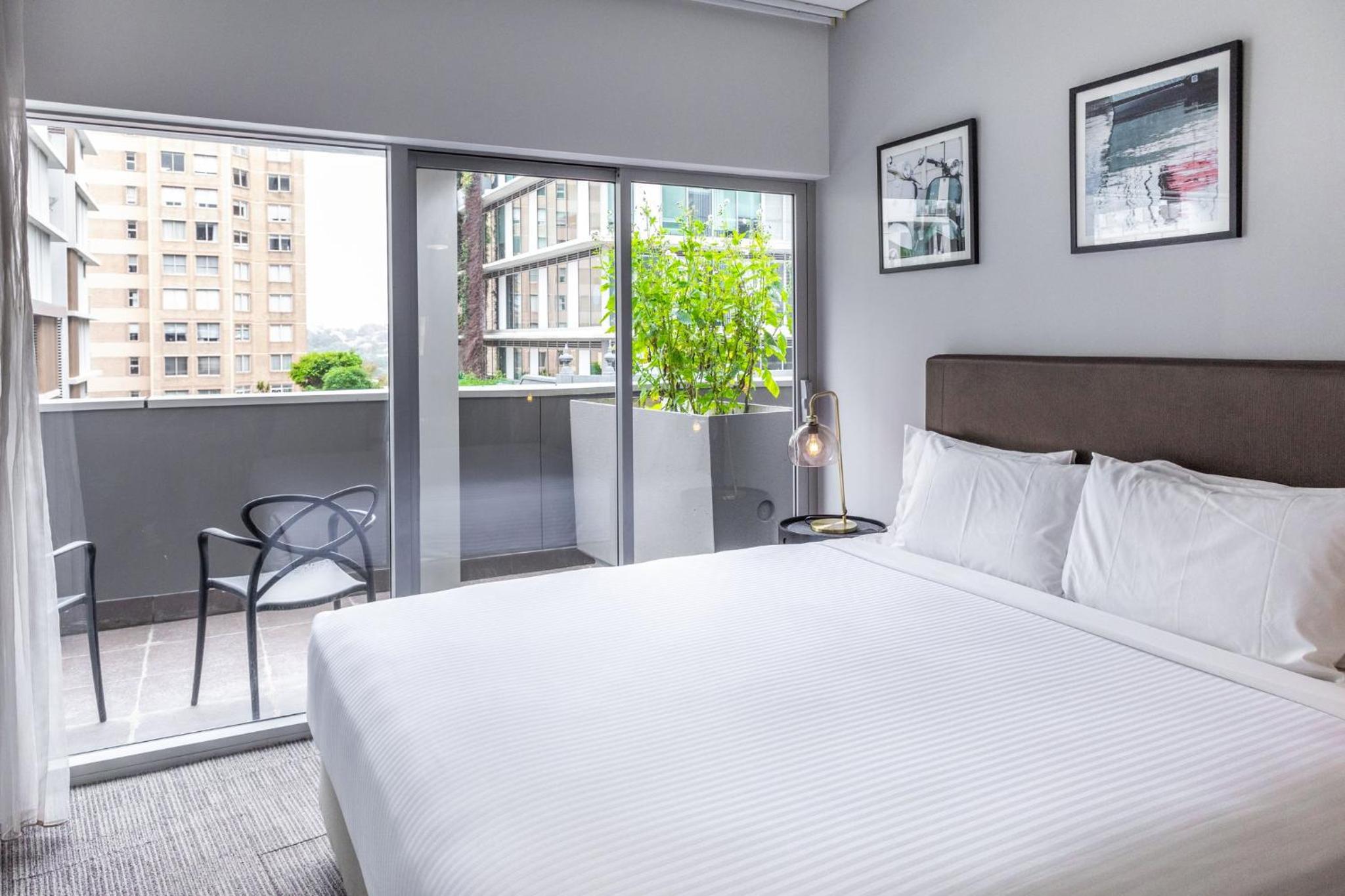 Premium King Room with Balcony photo 2