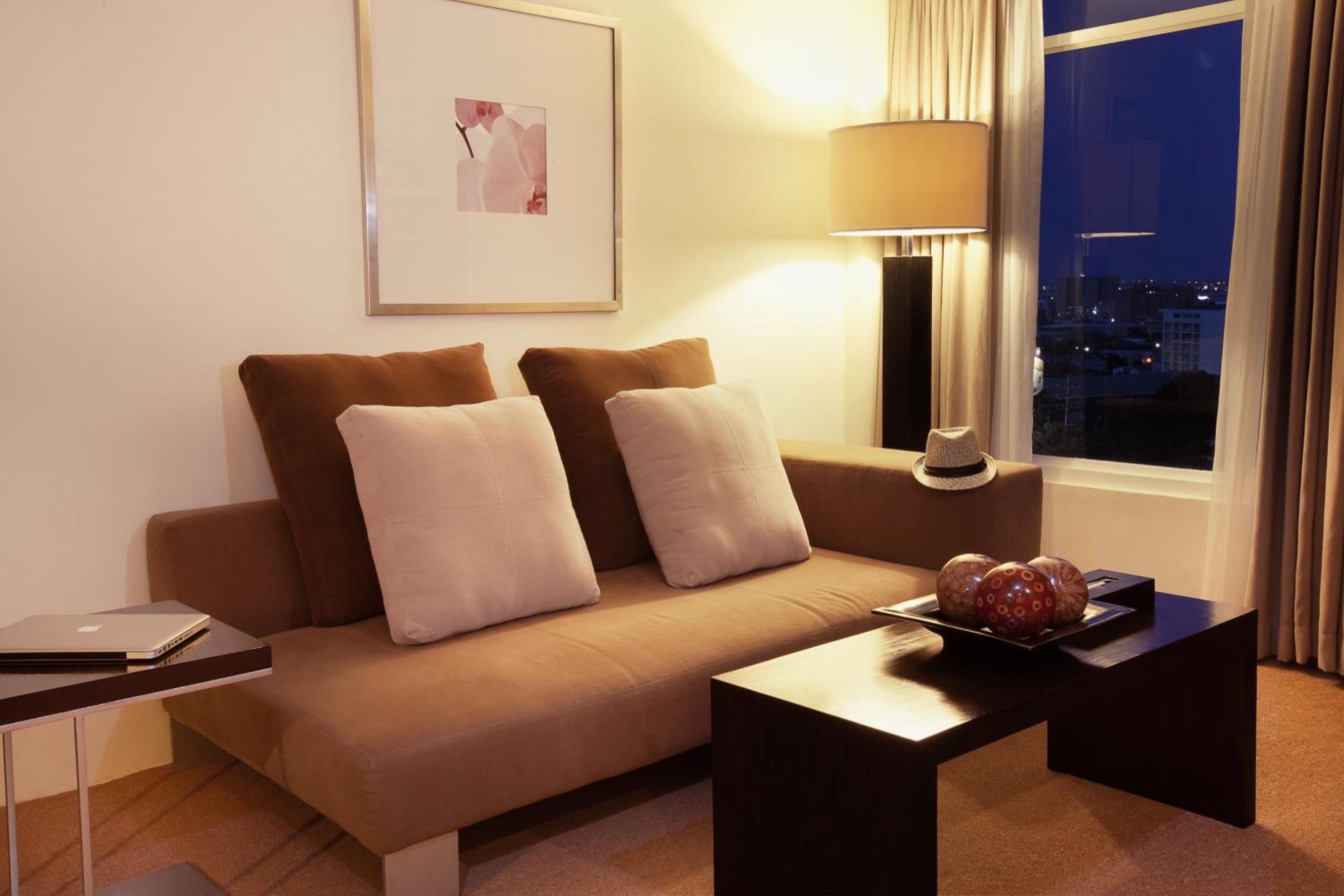 Executive Suite - Photo 8