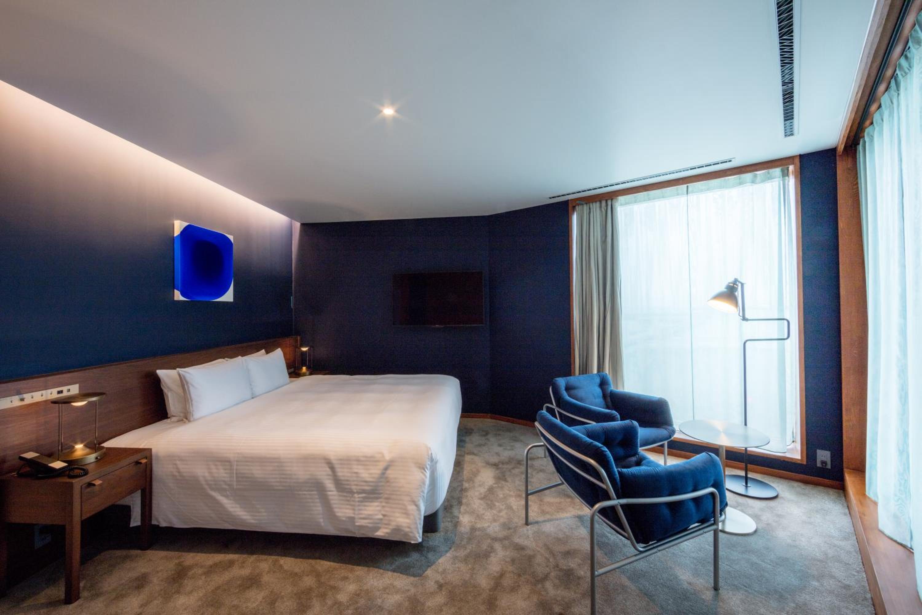 Suite Room - Photo 11