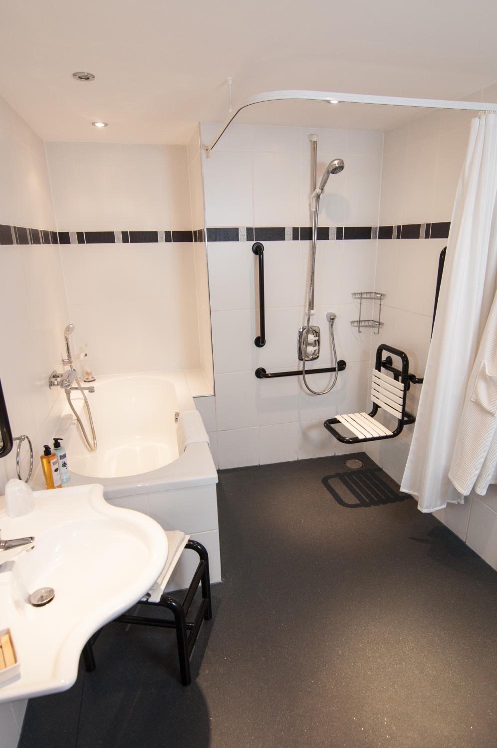 Double or Twin Room - Disability Access photo 2