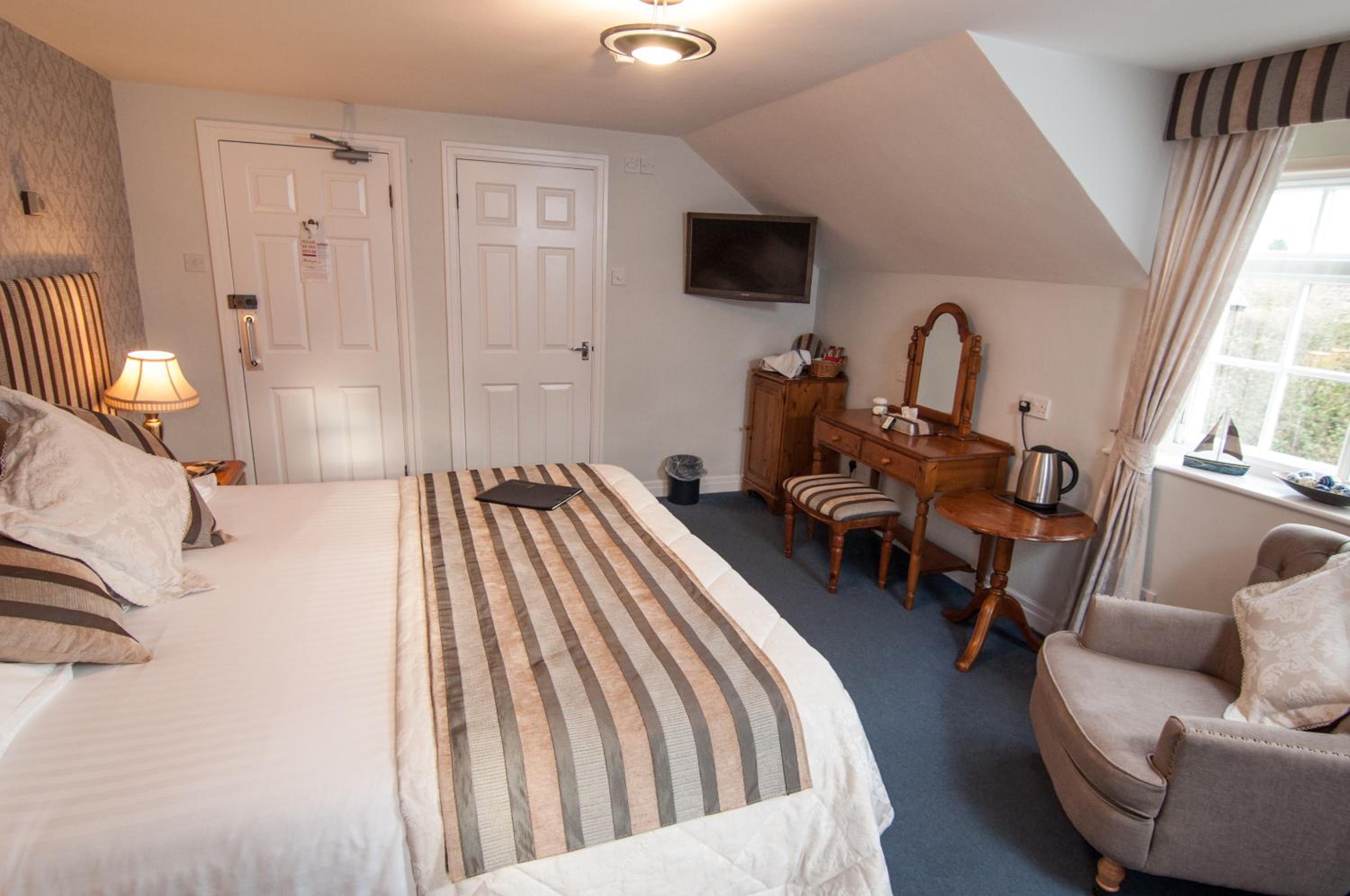 Deluxe Double or Twin Room photo 3