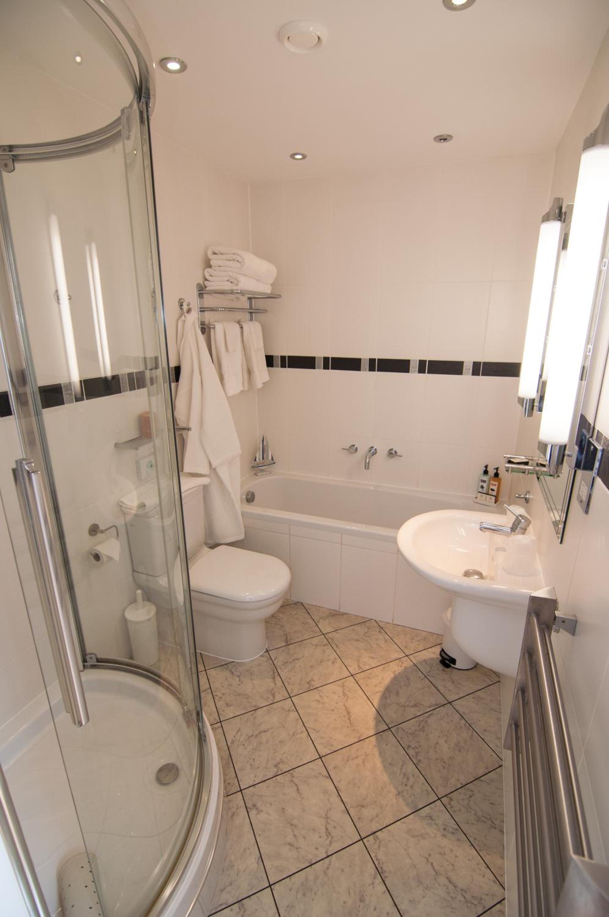 Deluxe Double or Twin Room with Balcony photo 3