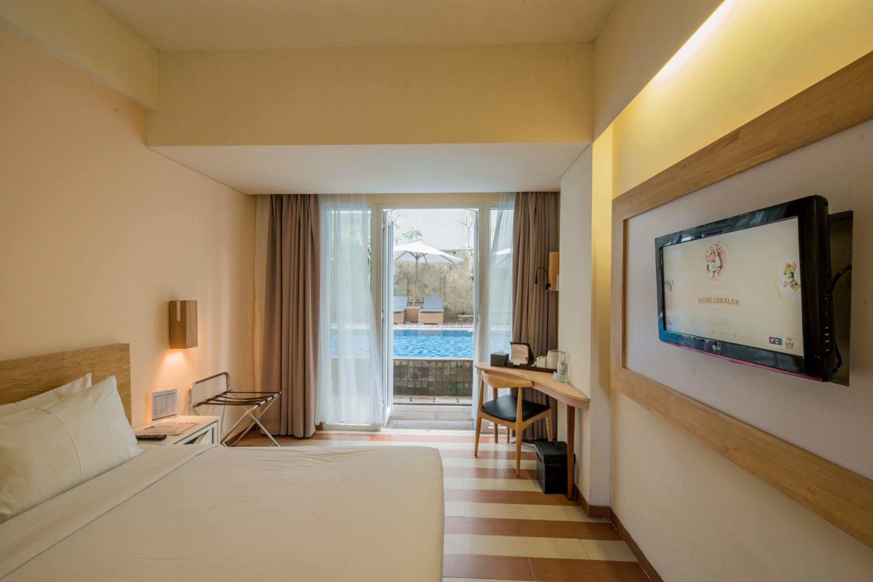 Deluxe Double or Twin Room with Pool Access - Photo 1