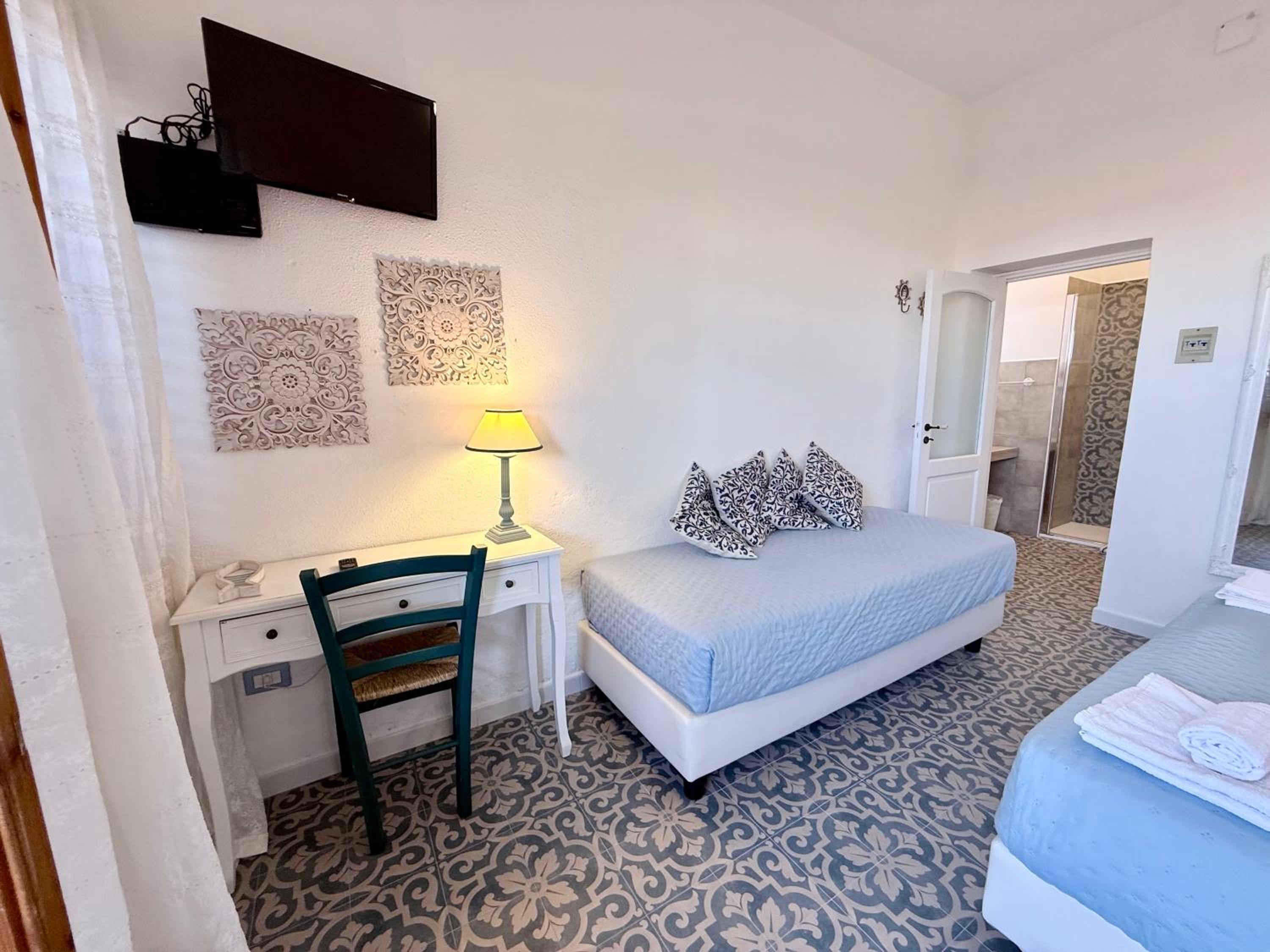 Superior Triple Room photo 2