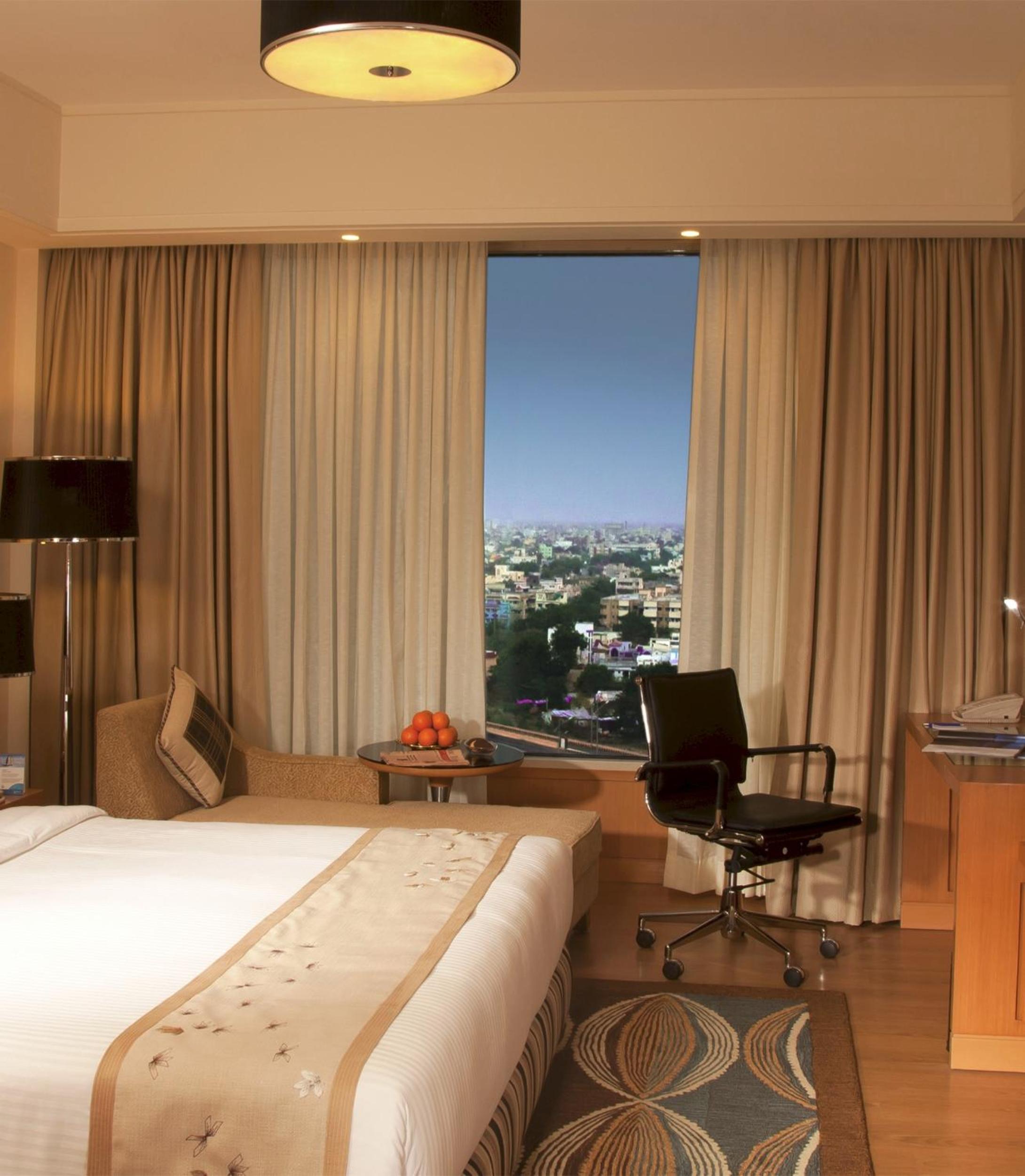 Superior Room with Complimentary 1+1 Happy Hours from 6pm to 8pm , 10% off on session on Spa and 15% off on Food & Beverage Services - Photo 3