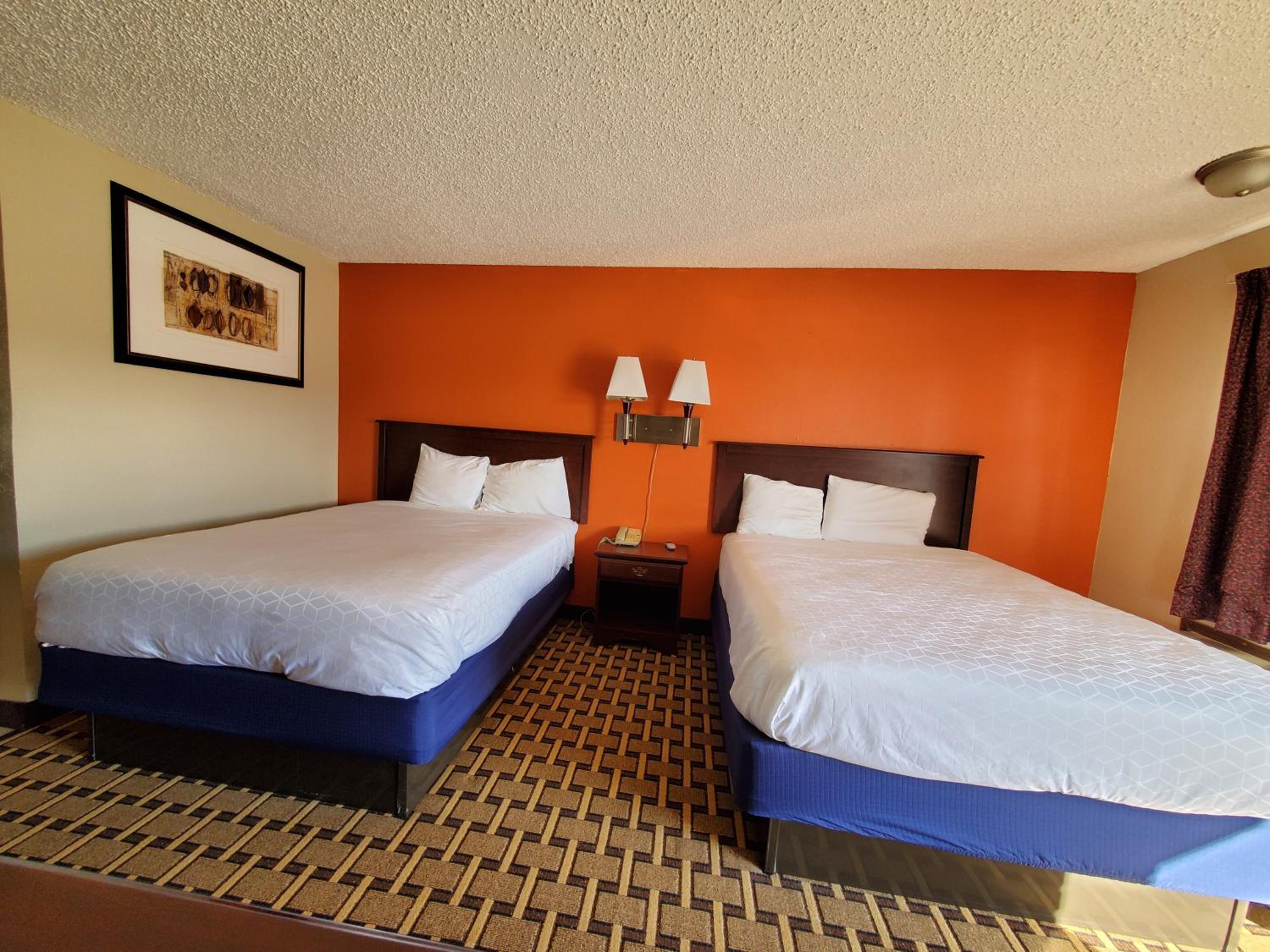 Queen Room with Two Queen Beds photo 3