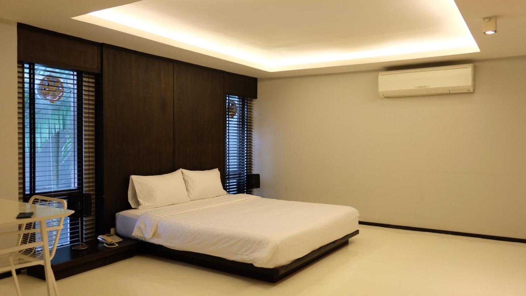 Deluxe Corner (The Cove)