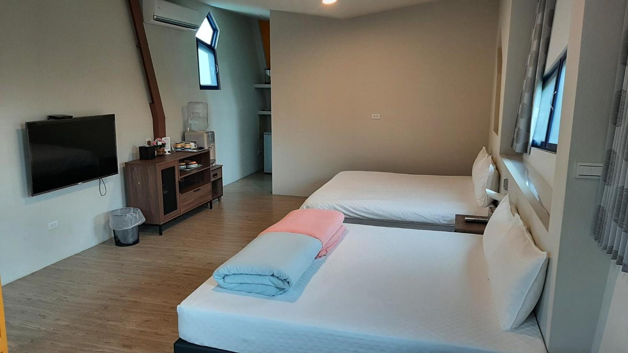 Queen Room With Two Queen Beds photo 2