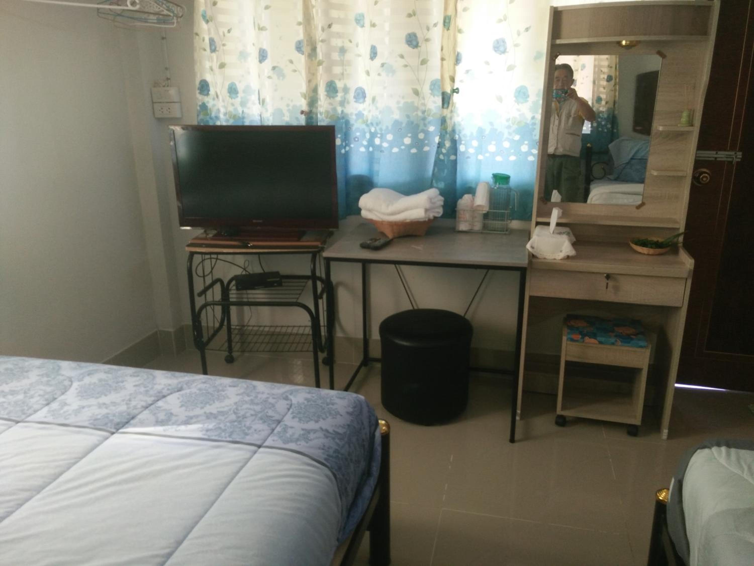 Deluxe Double Room with Extra Bed - Photo 8
