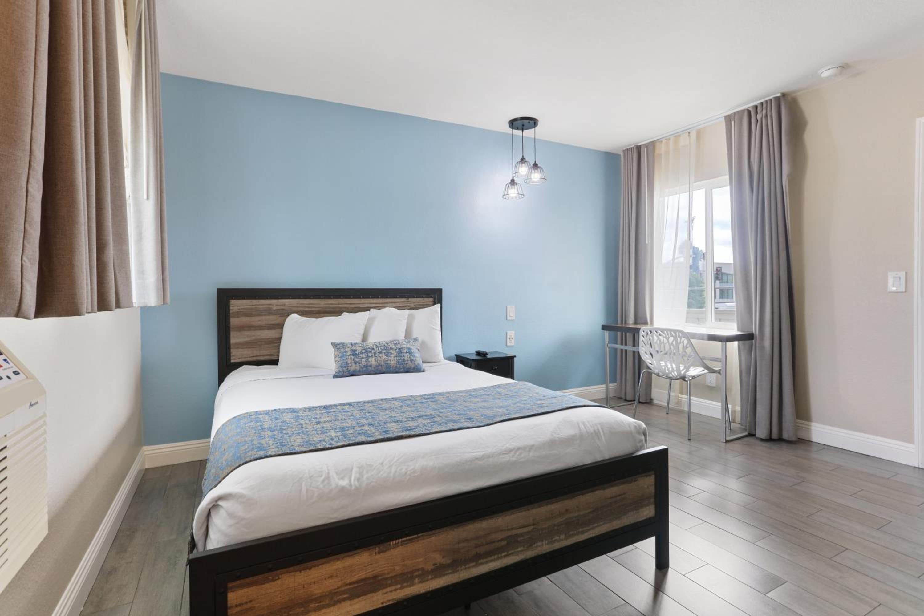 Queen Room - Photo 3