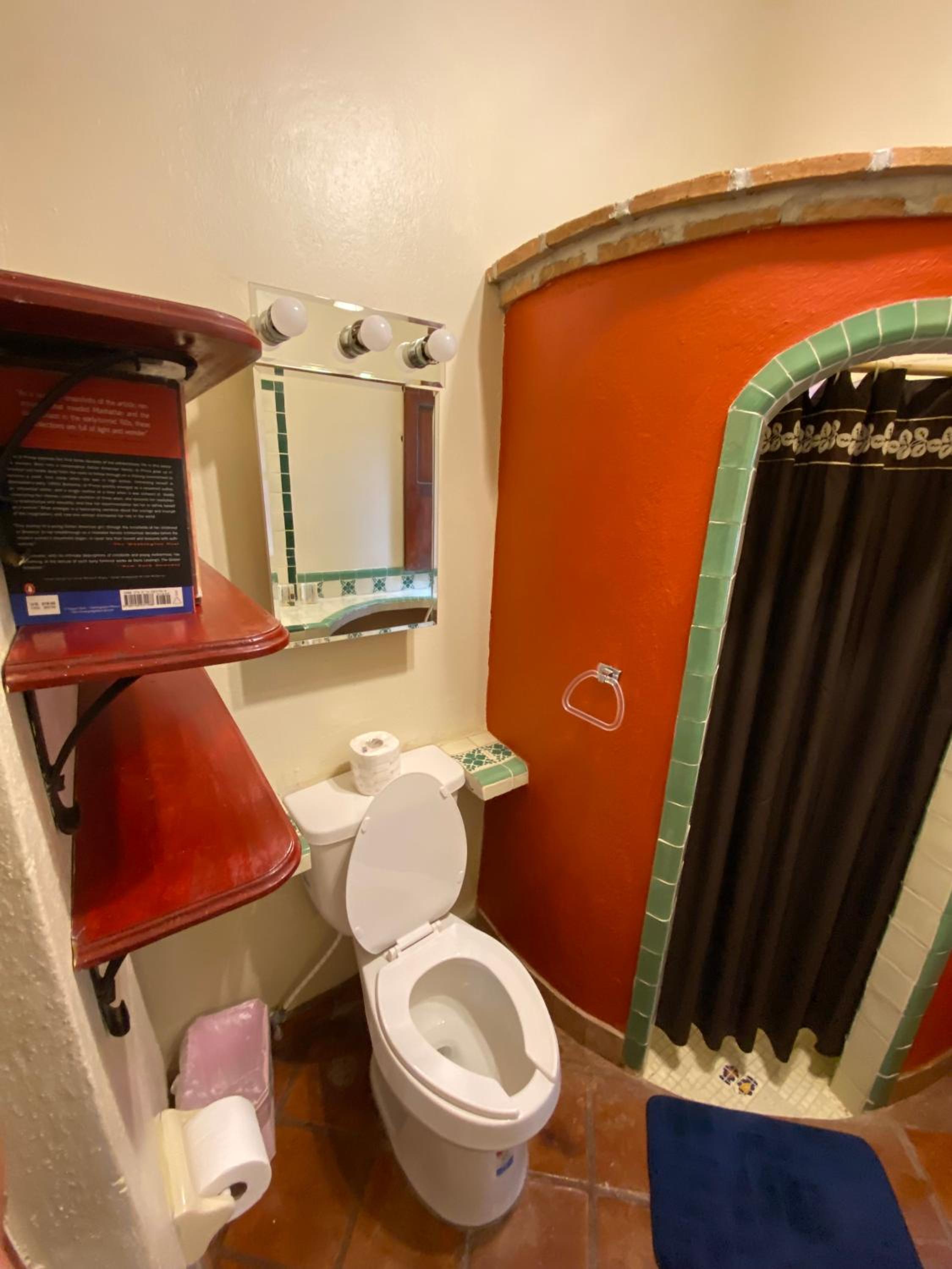 Deluxe Queen Room with Two Queen Beds - Photo 7