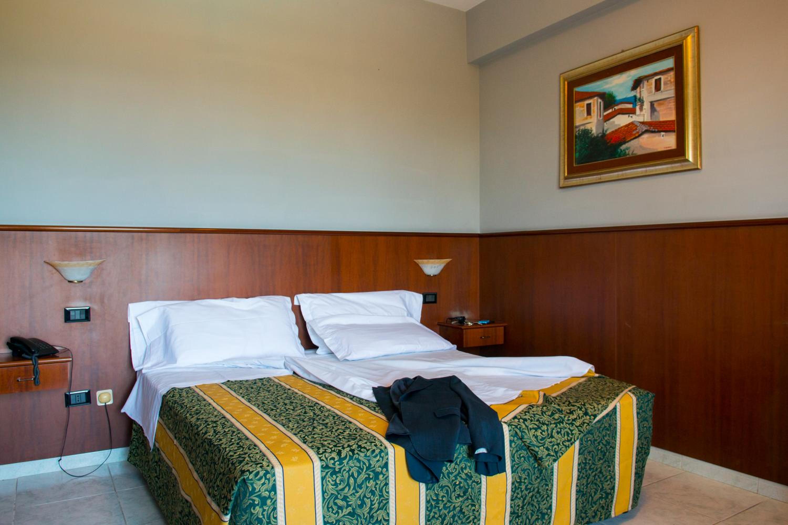 Quadruple Room - Photo 7