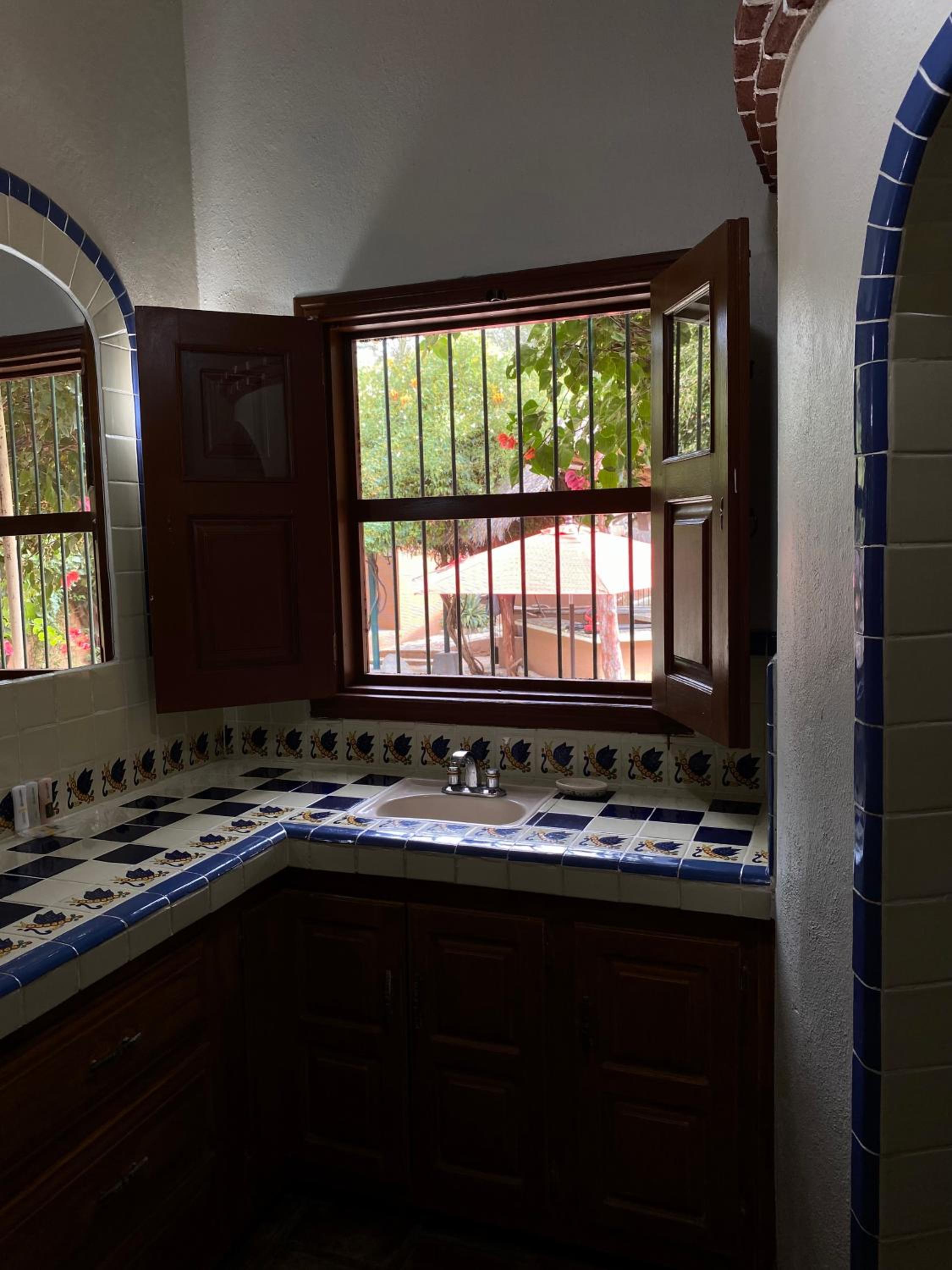 Deluxe Double or Twin Room - Photo 5