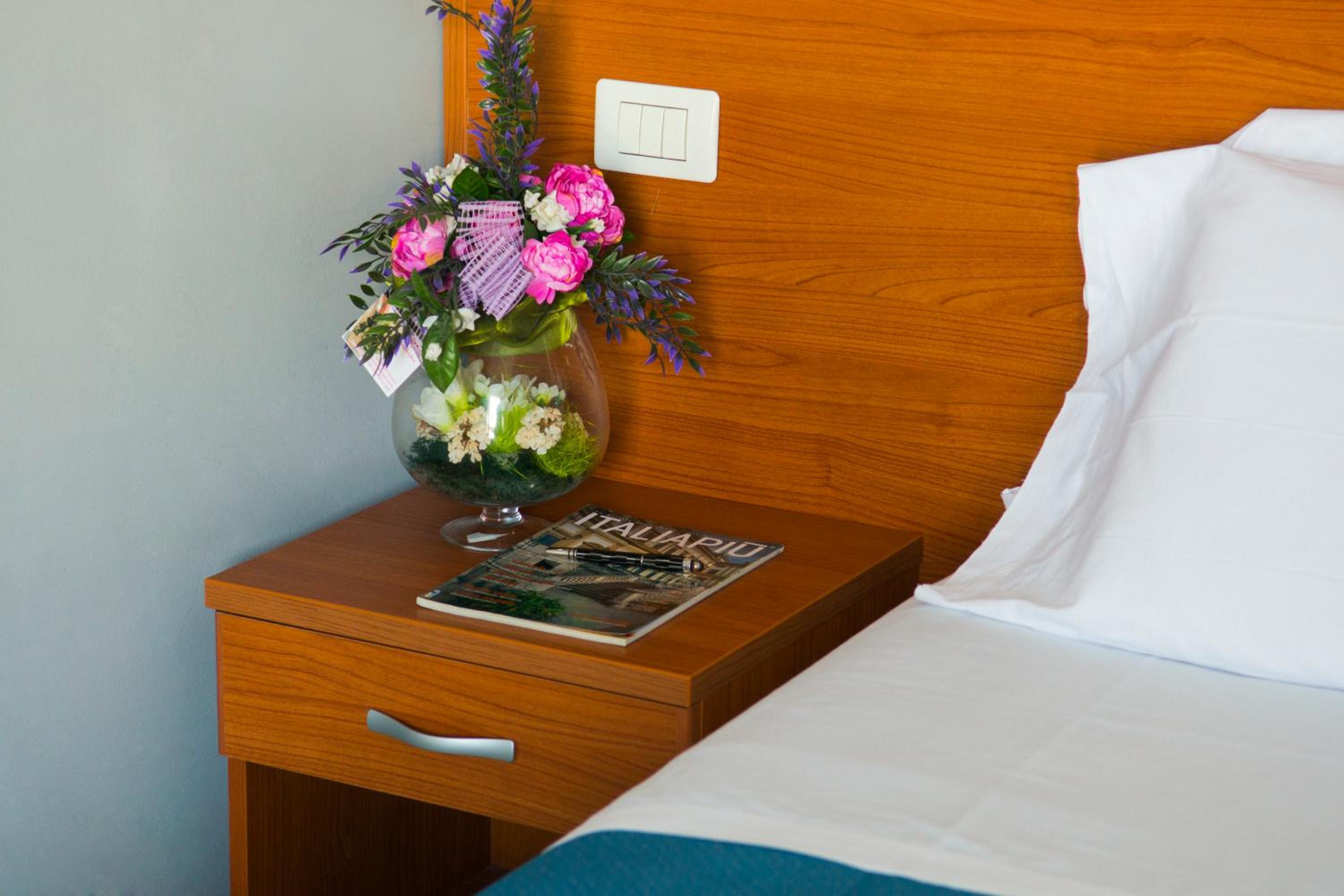 Twin Room - Photo 2