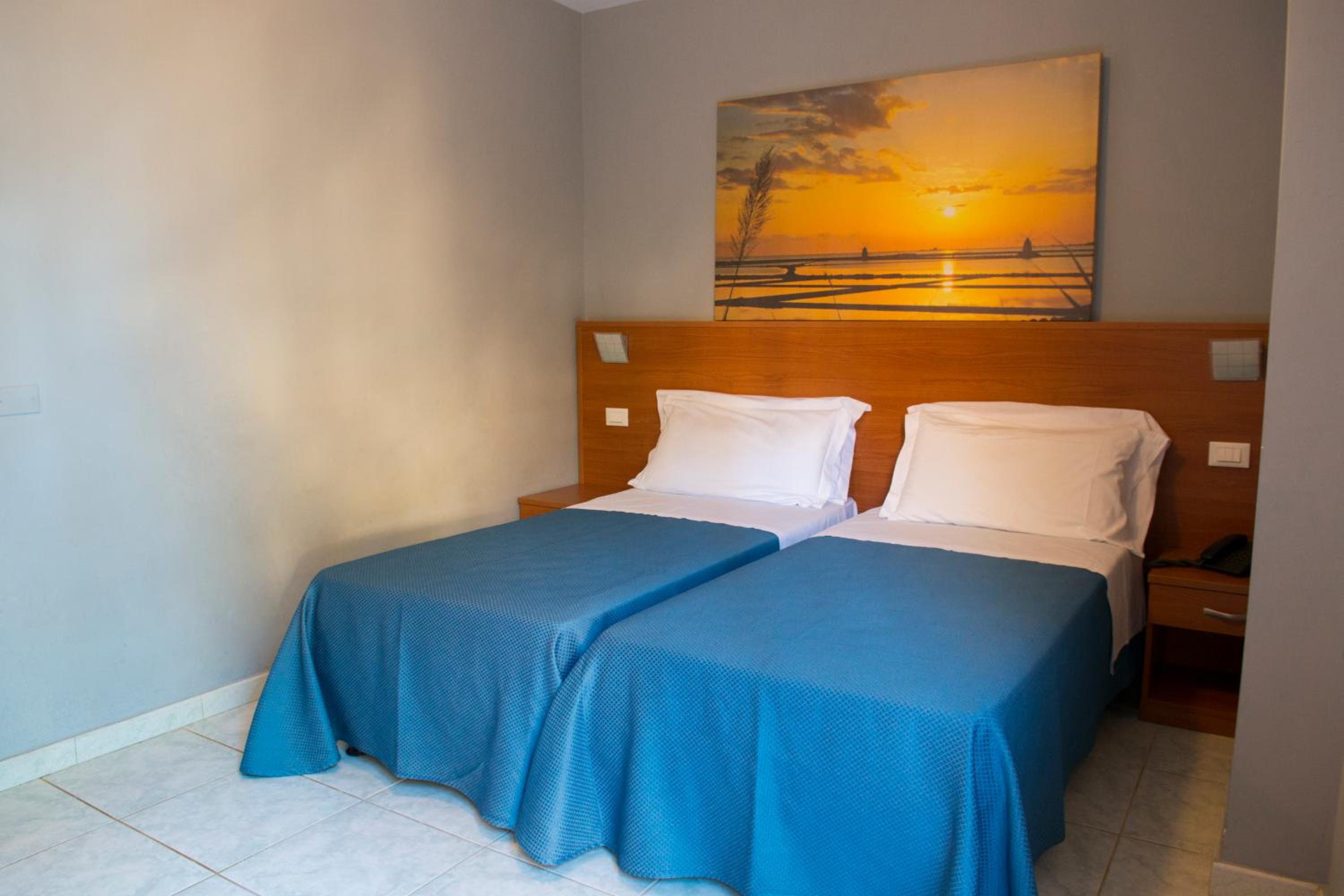 Twin Room - Photo 7