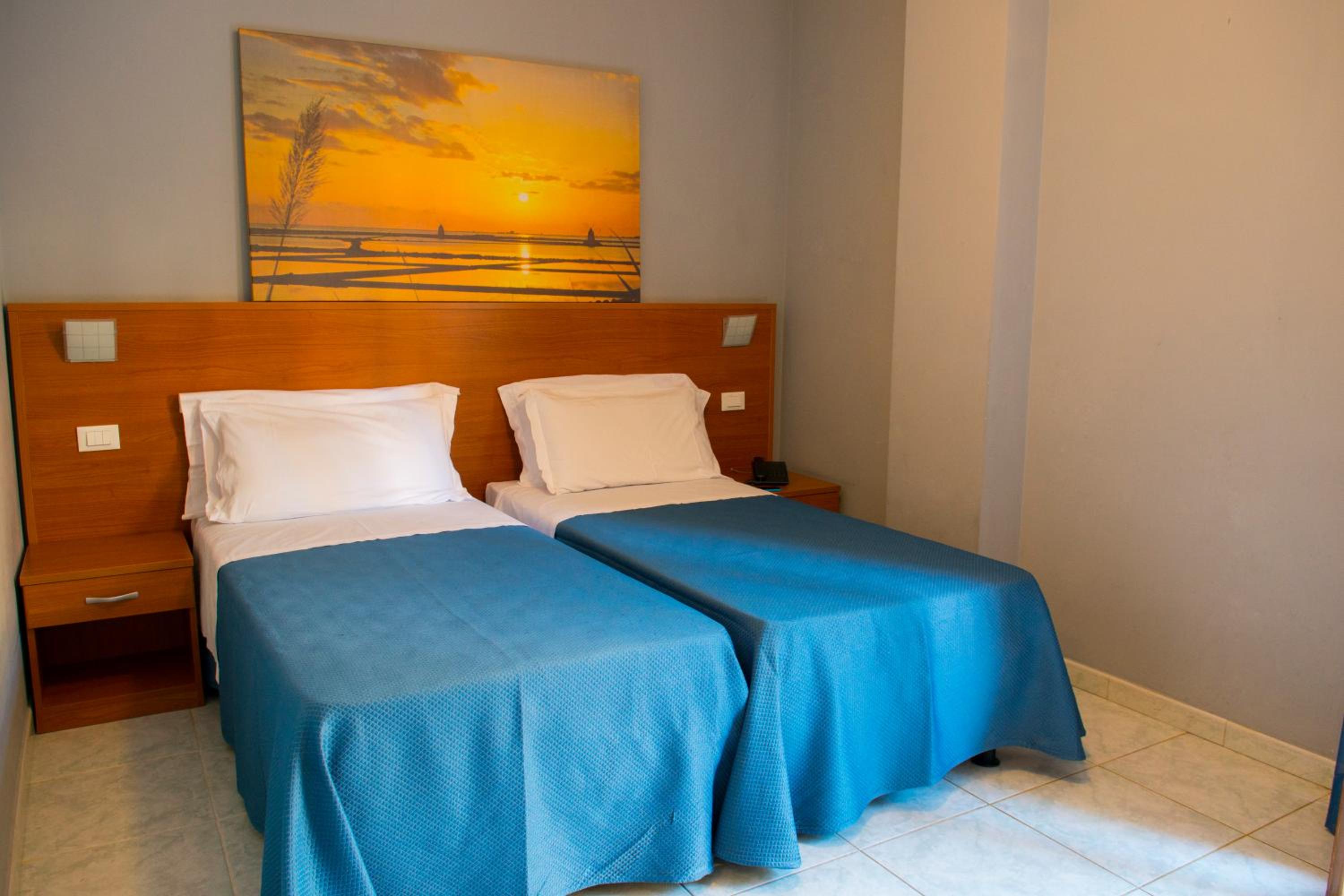 Twin Room - Photo 1