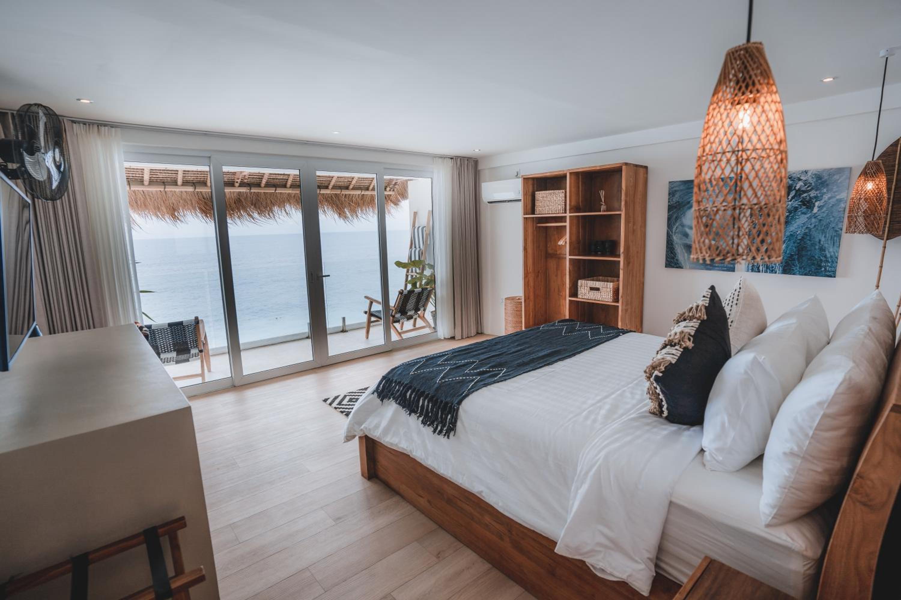 Deluxe Double Room With Balcony And Sea View